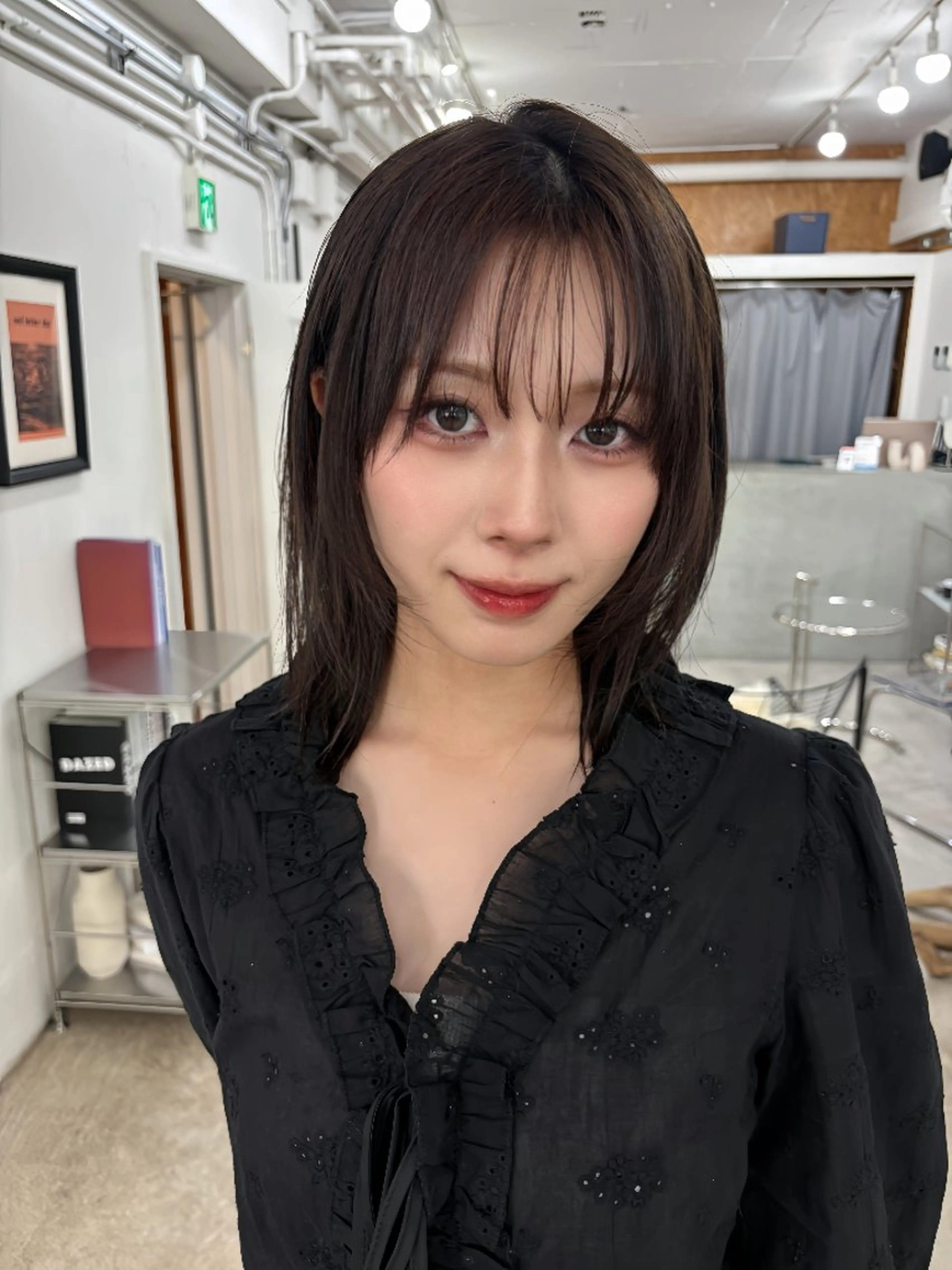 ミディアム カラー ベージュカラー 透明感カラー 顔周りカット ハッシュカット レイヤーカット カット ヘアカラー トリートメント HONEY渋谷 髪質改善/レイヤーのヘアスタイル