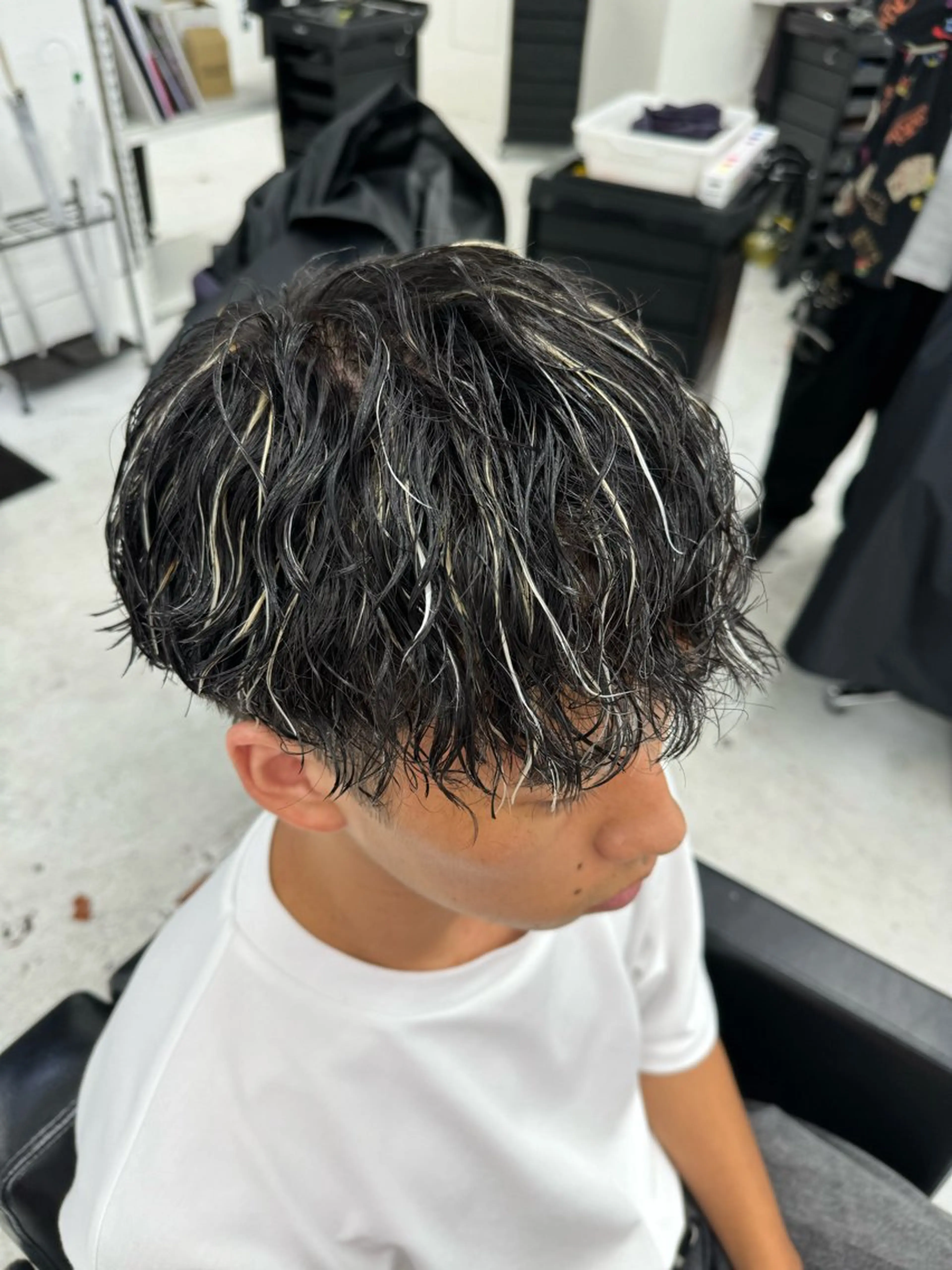 ショート パーマ メンズ メンズブリーチ メンズハイライト メンズメッシュ ハイライト 柏メンズカットパーマ NO.1タイチのヘアスタイル