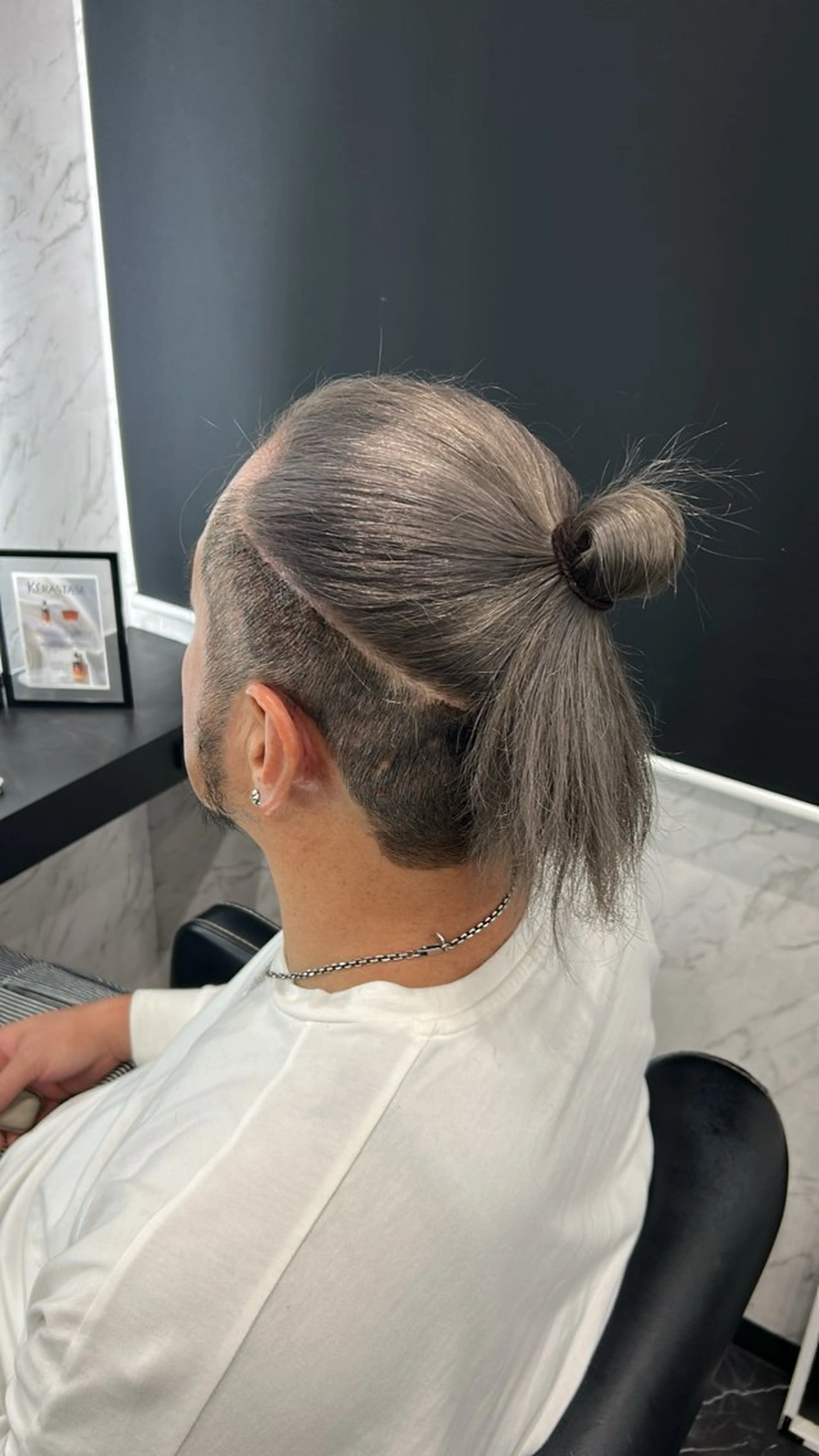 カラー メンズ 成安 雪菜のヘアスタイル