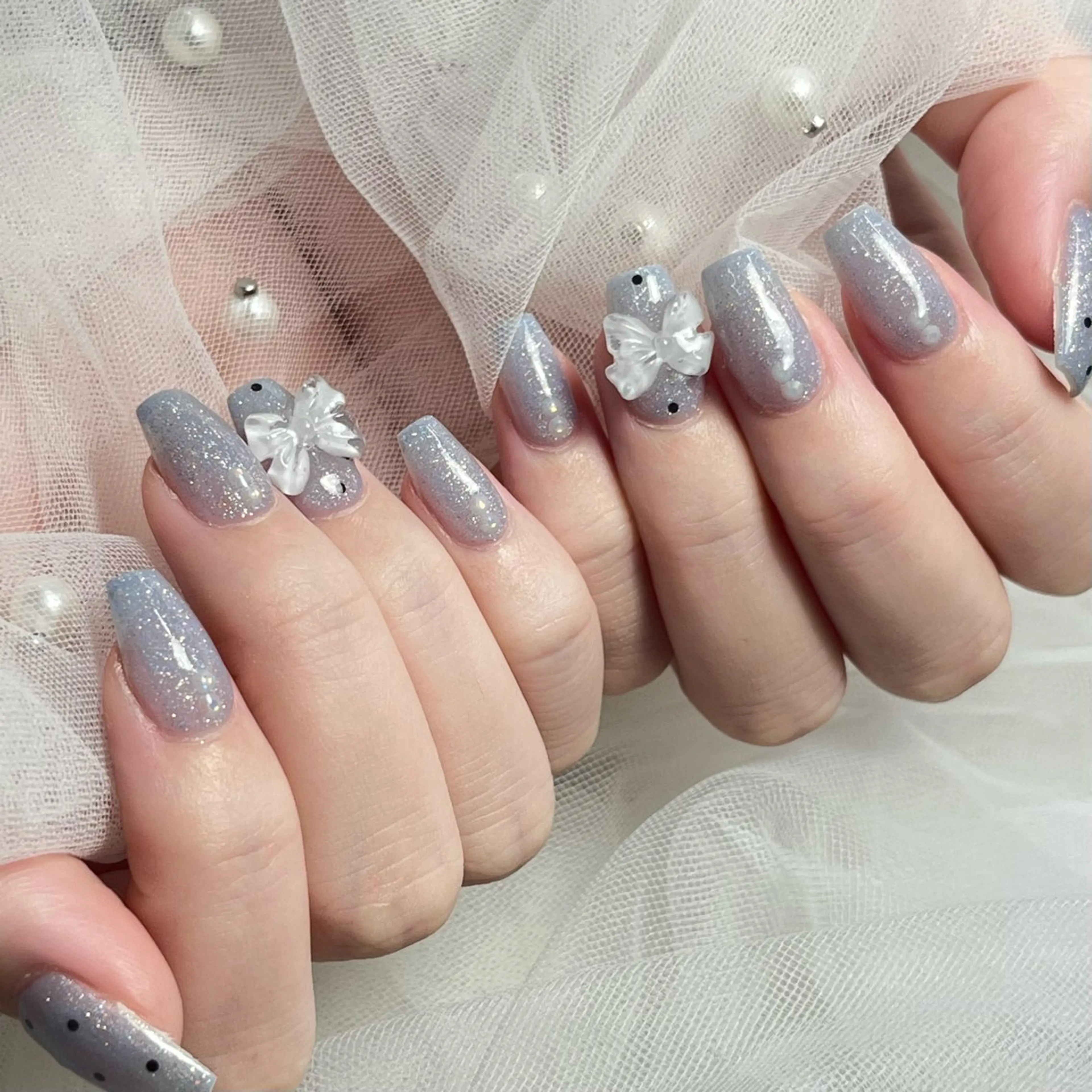 ネイル ドット キラキラネイル 水色 オフィスネイル ワンカラーネイル ハンドネイル ToliyDeliy Mayuのネイルデザイン