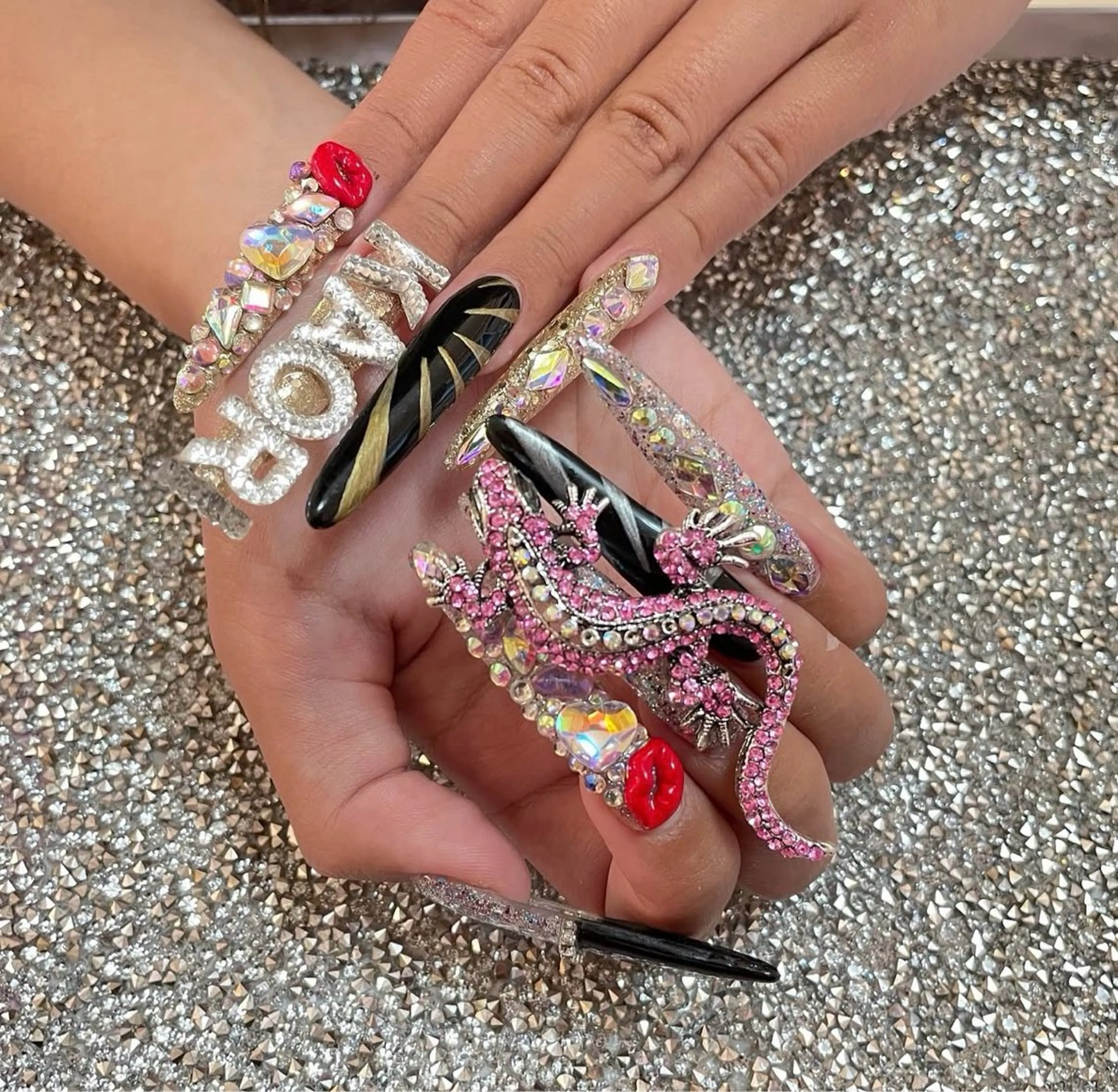 チップ長さ出し10本持ち込みデザイン （相談して決めましよう！）ギャルネイル💅デザインネイル💅の写真