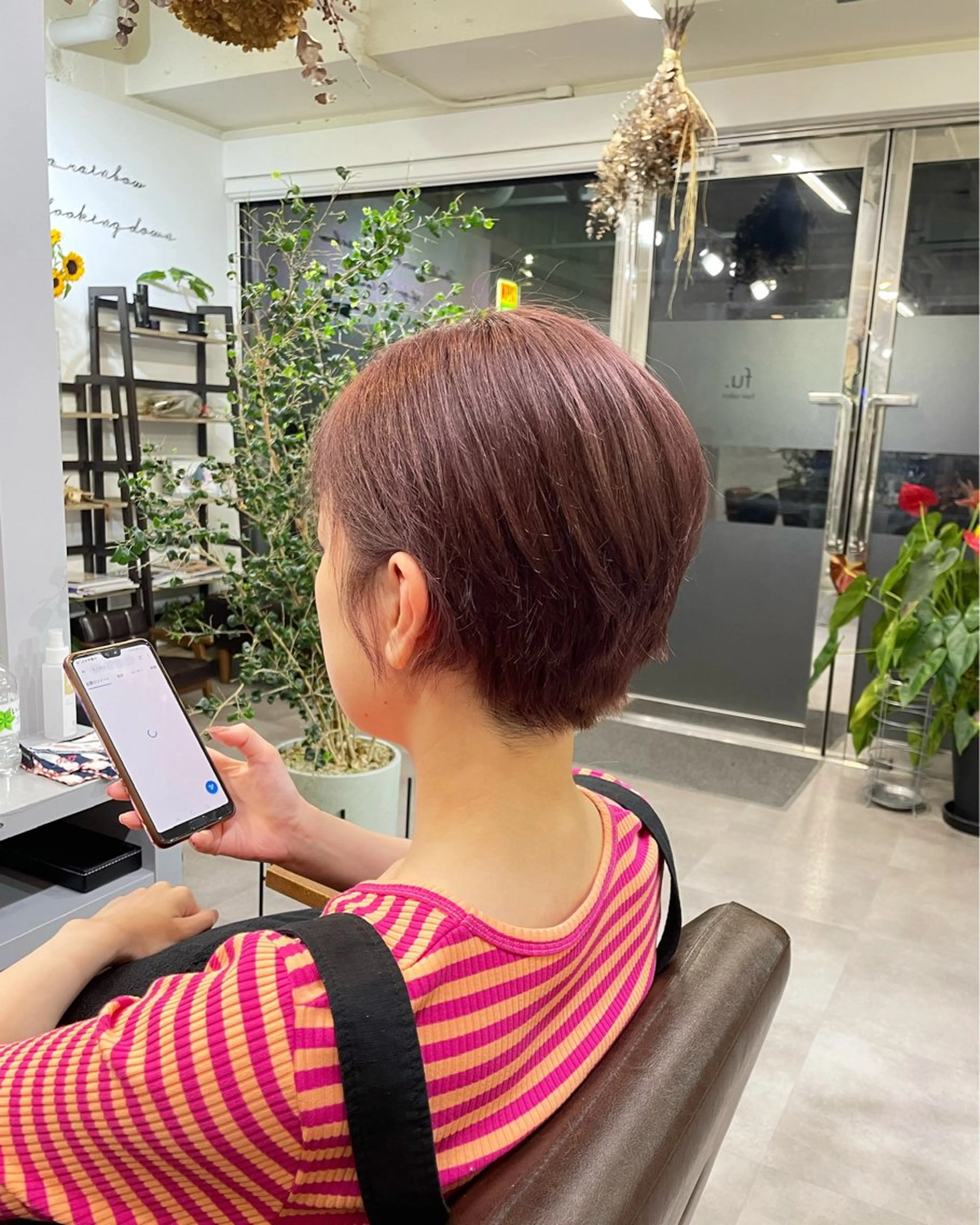 ショート カラー ベージュカラー ブリーチ ピンクカラー ピンクベージュ monami 山本華菜のヘアスタイル