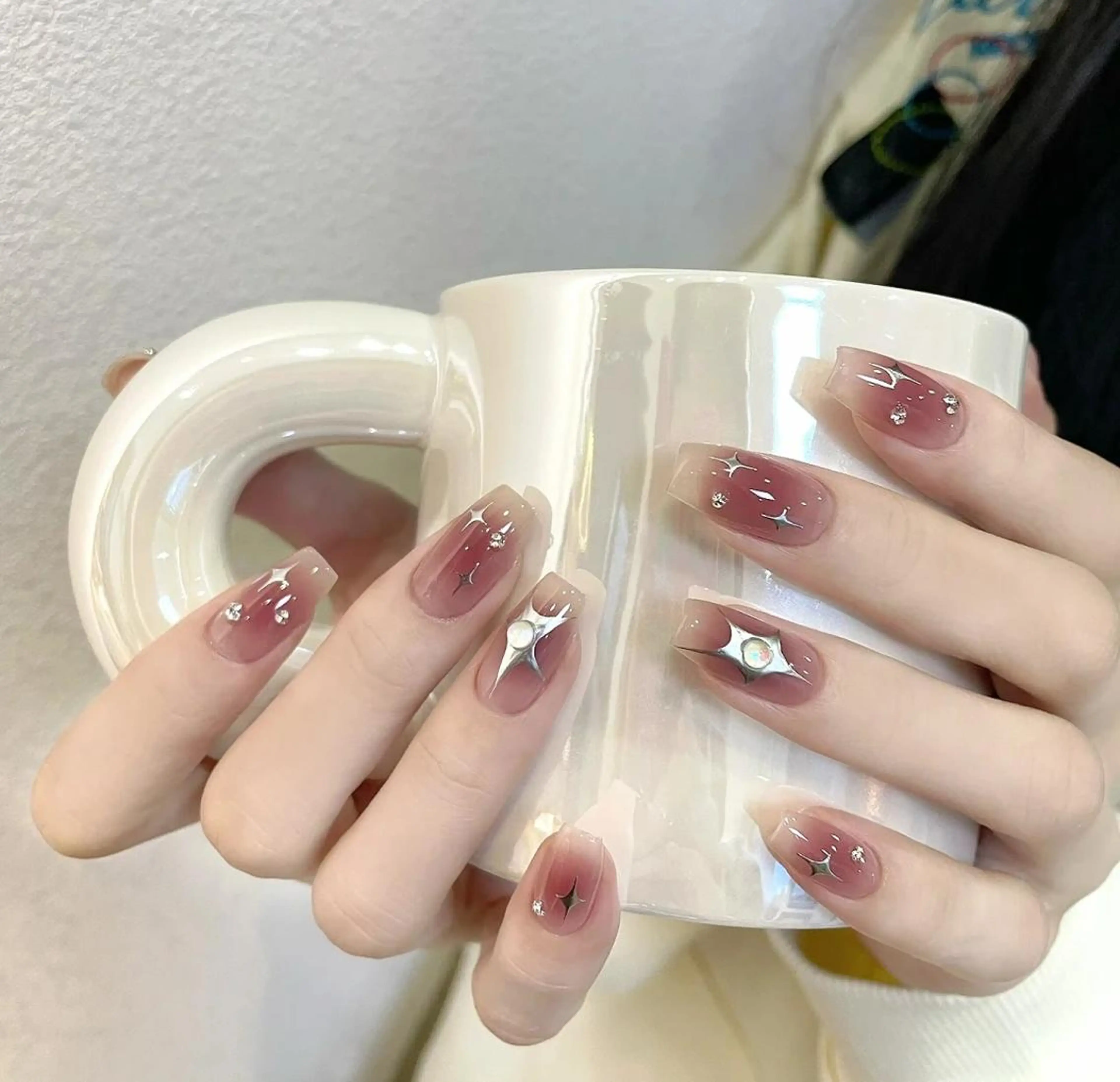 ネイル アートネイル 長さ出し ネイルチップ Queens テイのネイルデザイン