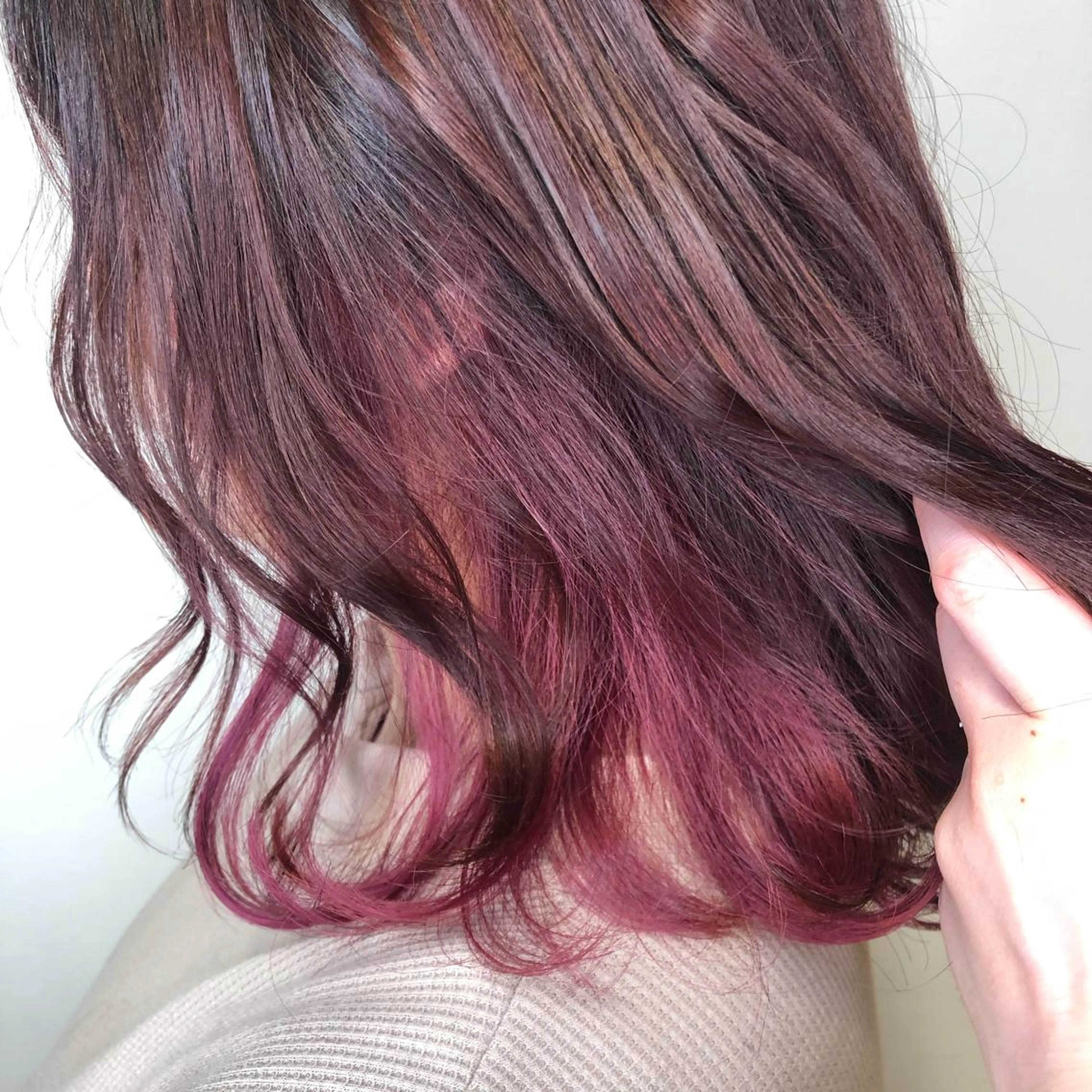 ミディアム カラー ピンクカラー ピンクパープル パープルカラー カット ヘアカラー 松佐 ゆかりのヘアスタイル