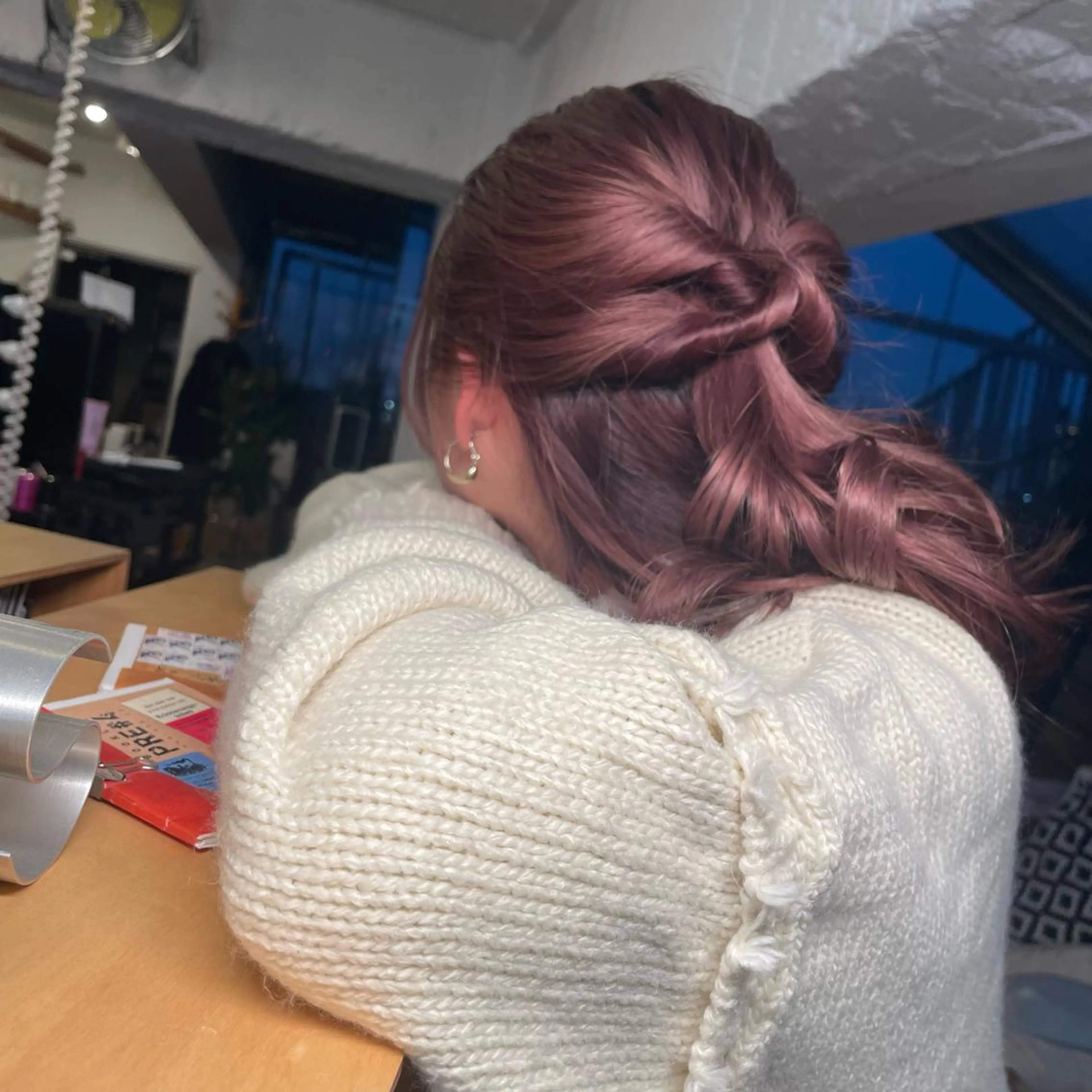 セミロング ハイトーン募集中 💜✝️荒川優輝のヘアスタイル