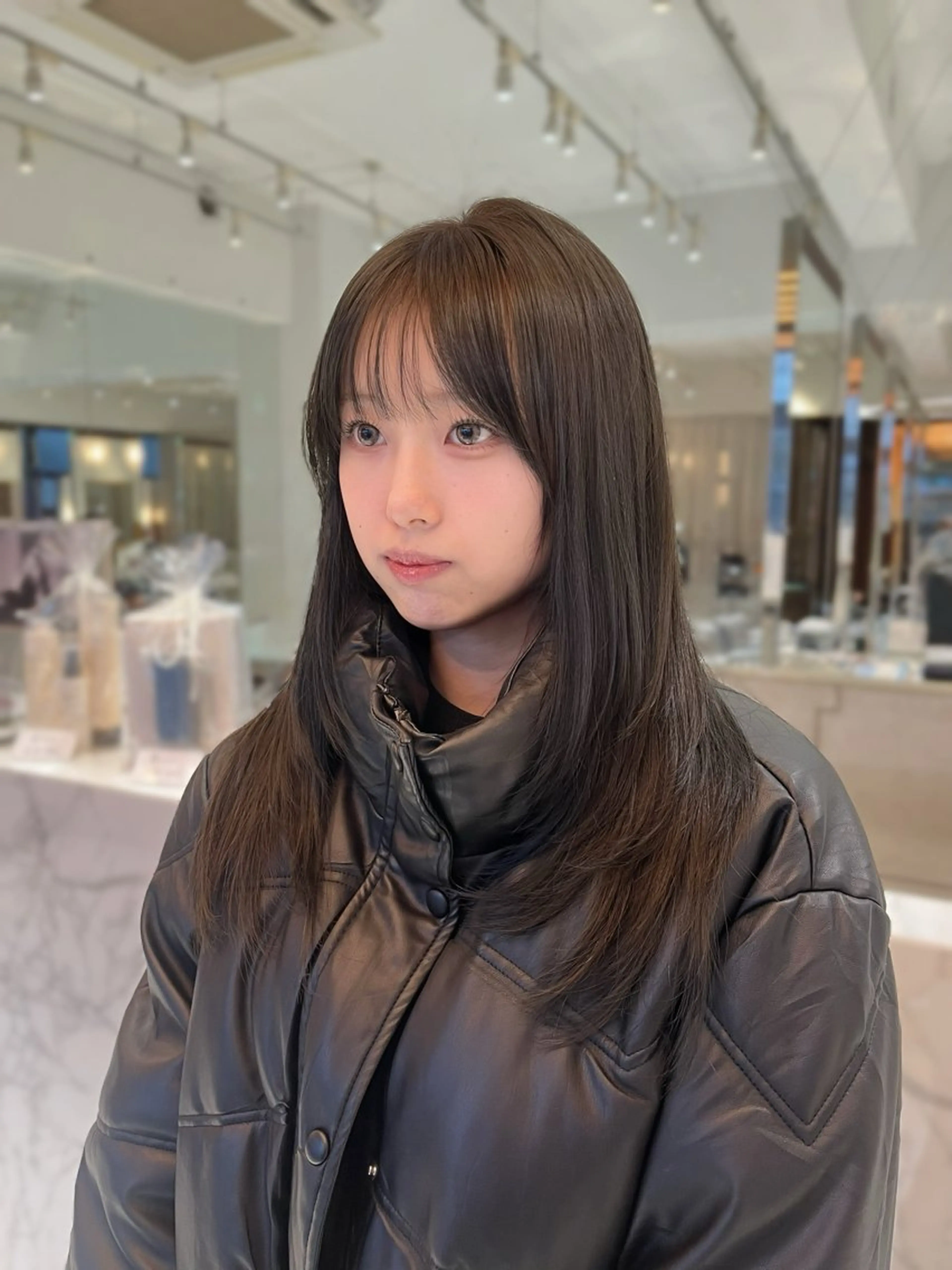セミロング カット ヘアカラー haruna .のヘアスタイル