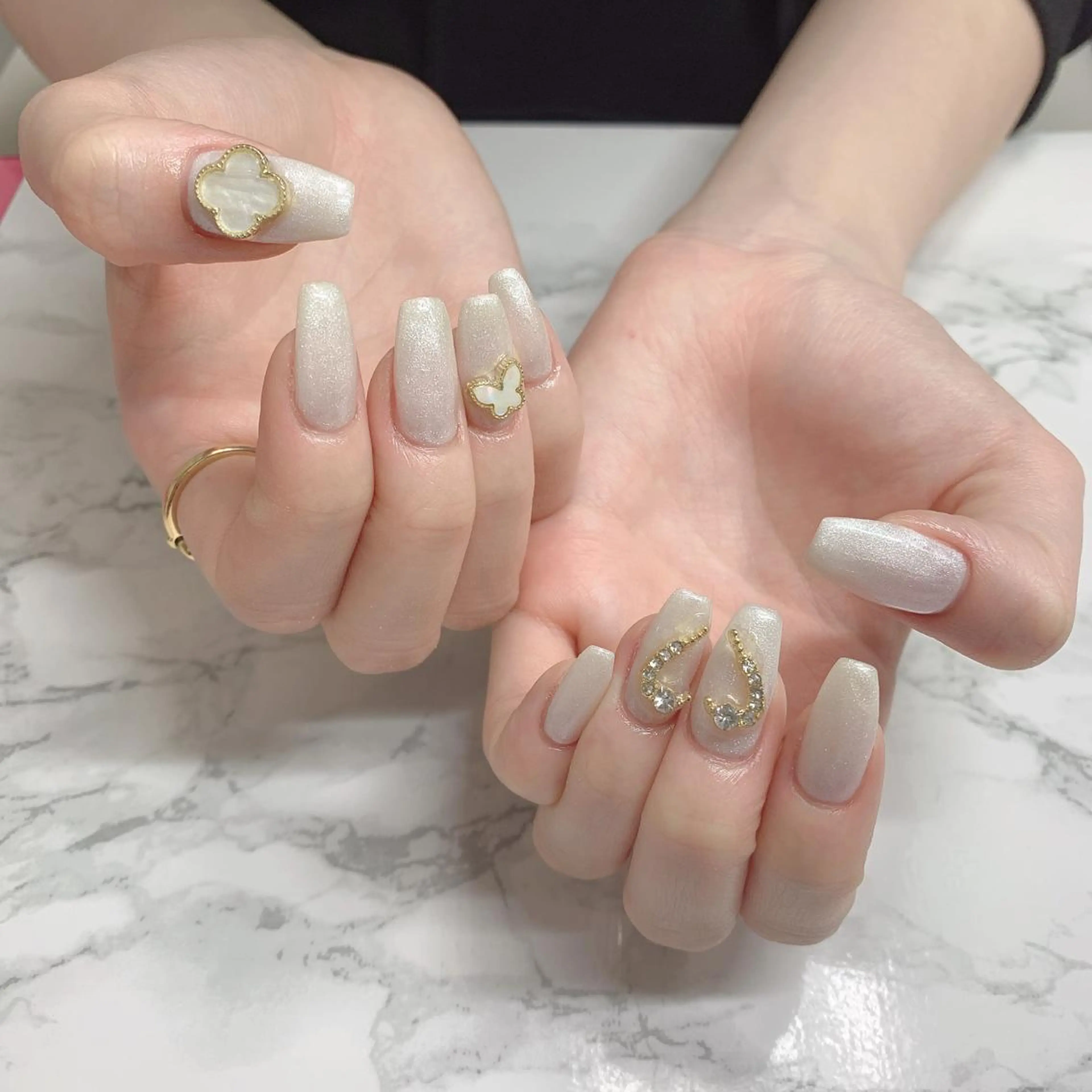 ネイル はな💎ネイル ワンホン、長さ出しのネイルデザイン