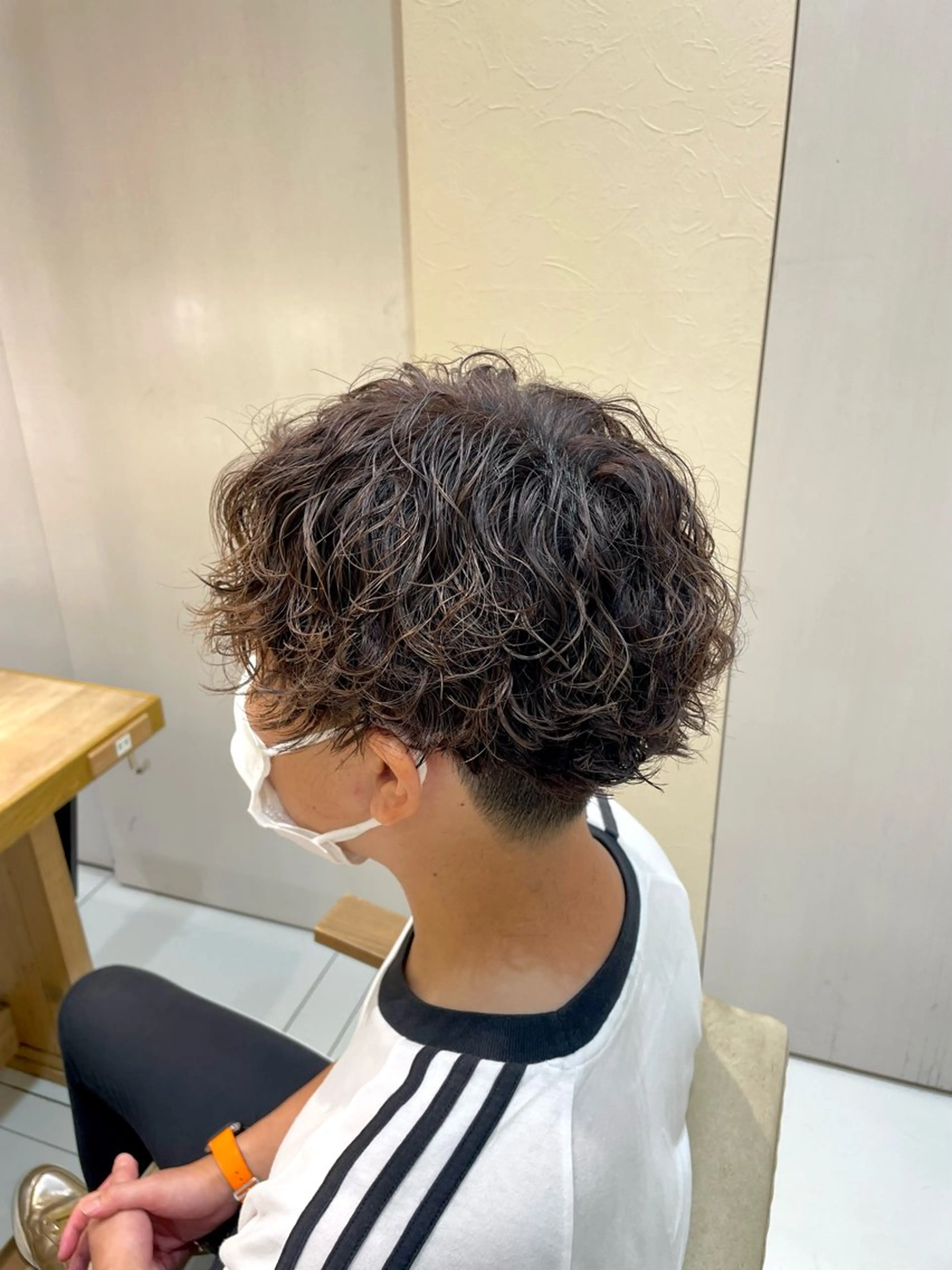 ミディアム パーマ メンズ ミディアムパーマ メンズブリーチ メンズパーマ くせ毛 スパイラルパーマ 本厚木｜縮毛矯正/ 髪質改善/専門サロンのヘアスタイル