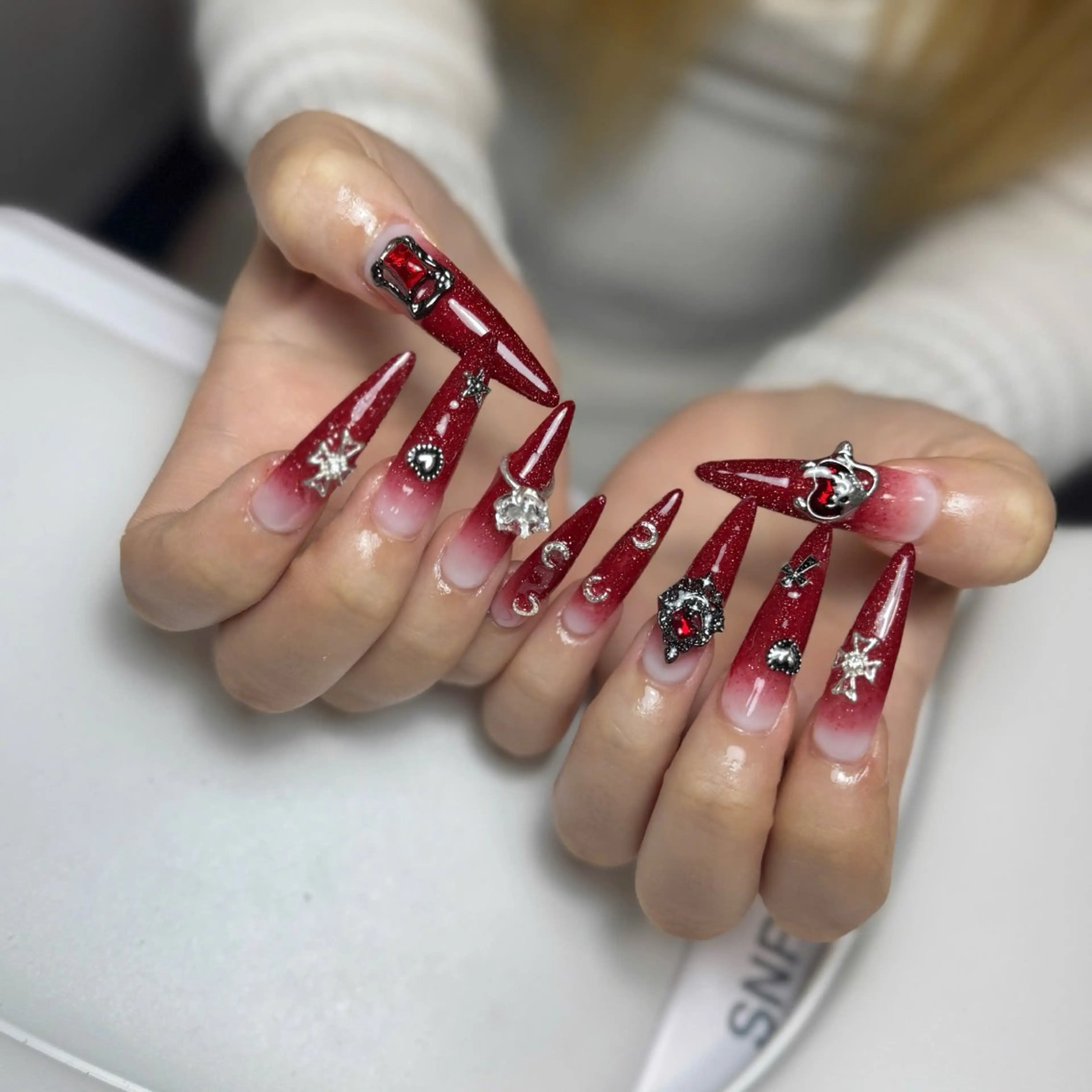 ネイル オーロラネイル 長さ出し フラッシュネイル フレンチネイル ジェルネイル Michi_Nails_Salon所属・Michi Nail Staffのネイルデザイン