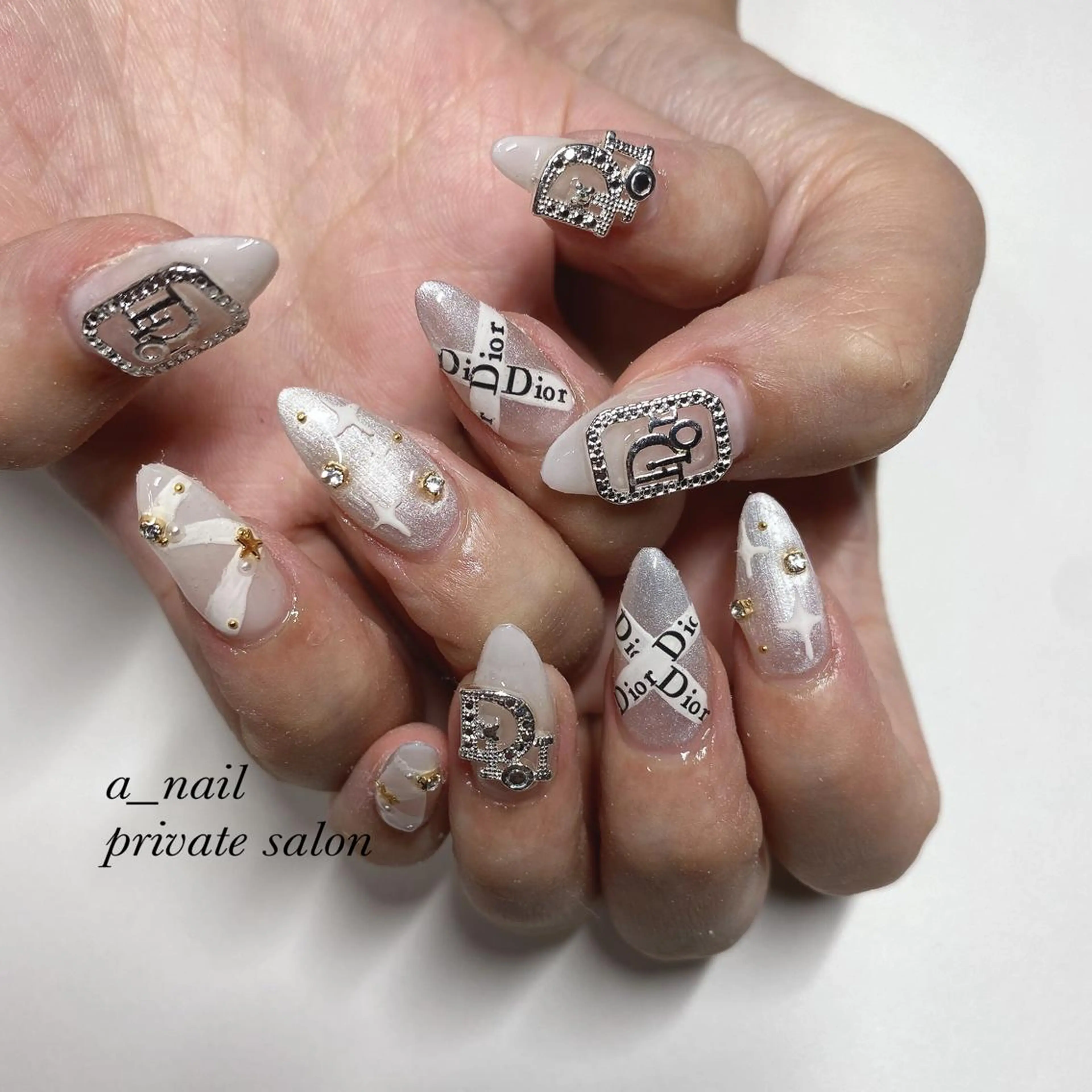 ネイル アニマル柄 フレンチネイル ジェルネイル 氷ネイル・うるうるネイル レース 菅 恵奈のネイルデザイン