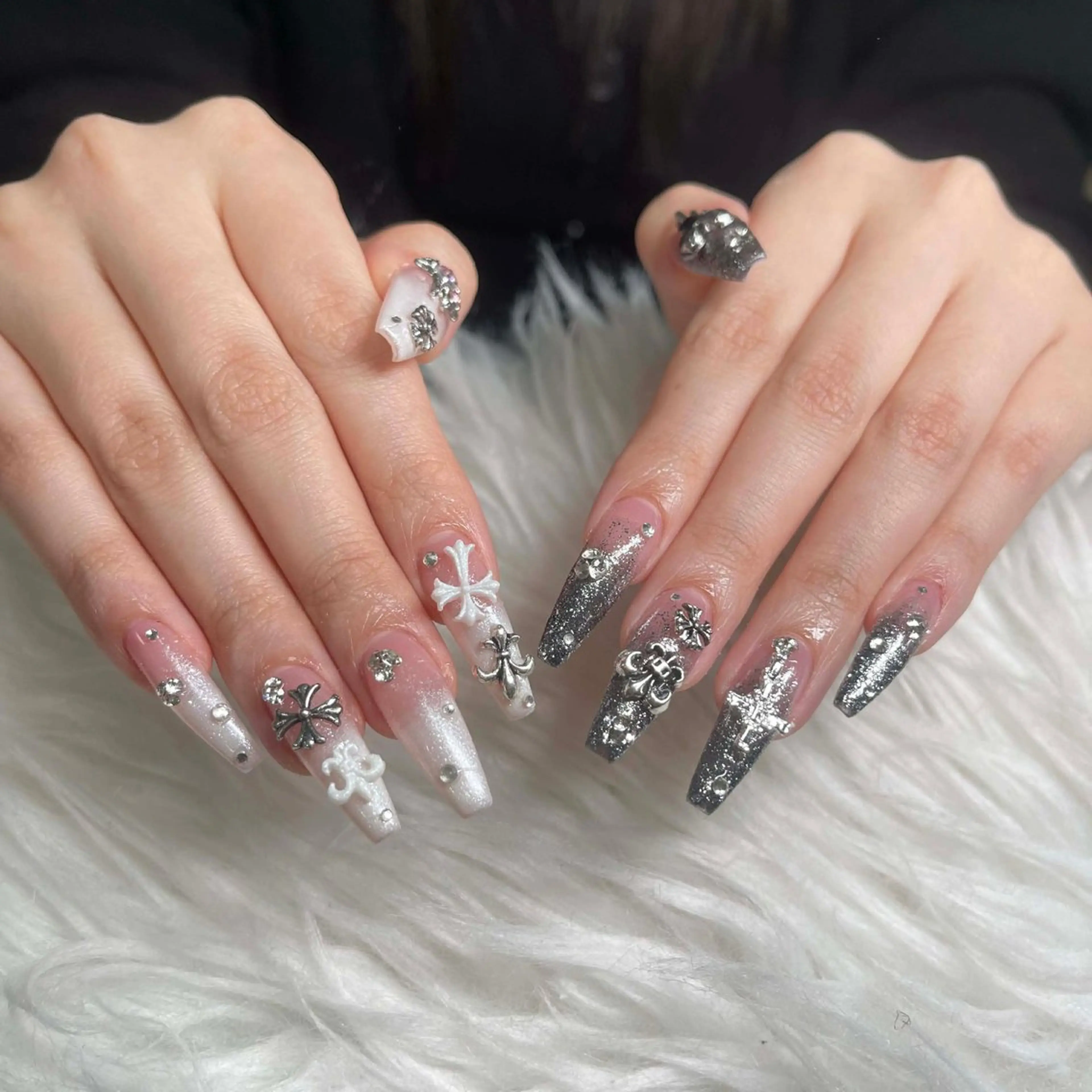 ネイル フットネイル フレンチネイル グラデーション 韓国ネイル ロングネイル ハンドネイル qyn qynのネイルデザイン