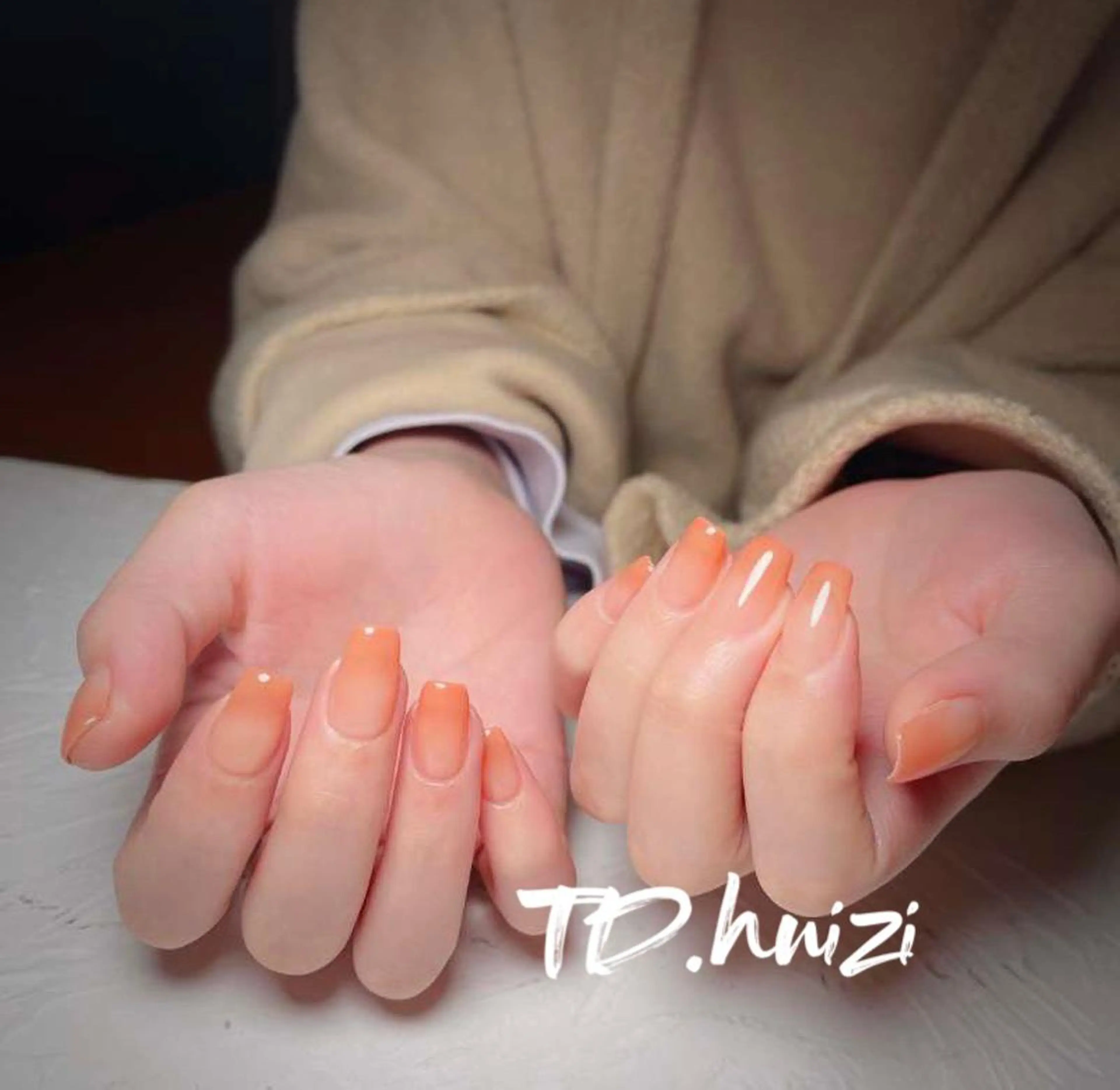 ミディアム ハンドネイル めぐみのネイルサロン スタッフ練習のネイルデザイン