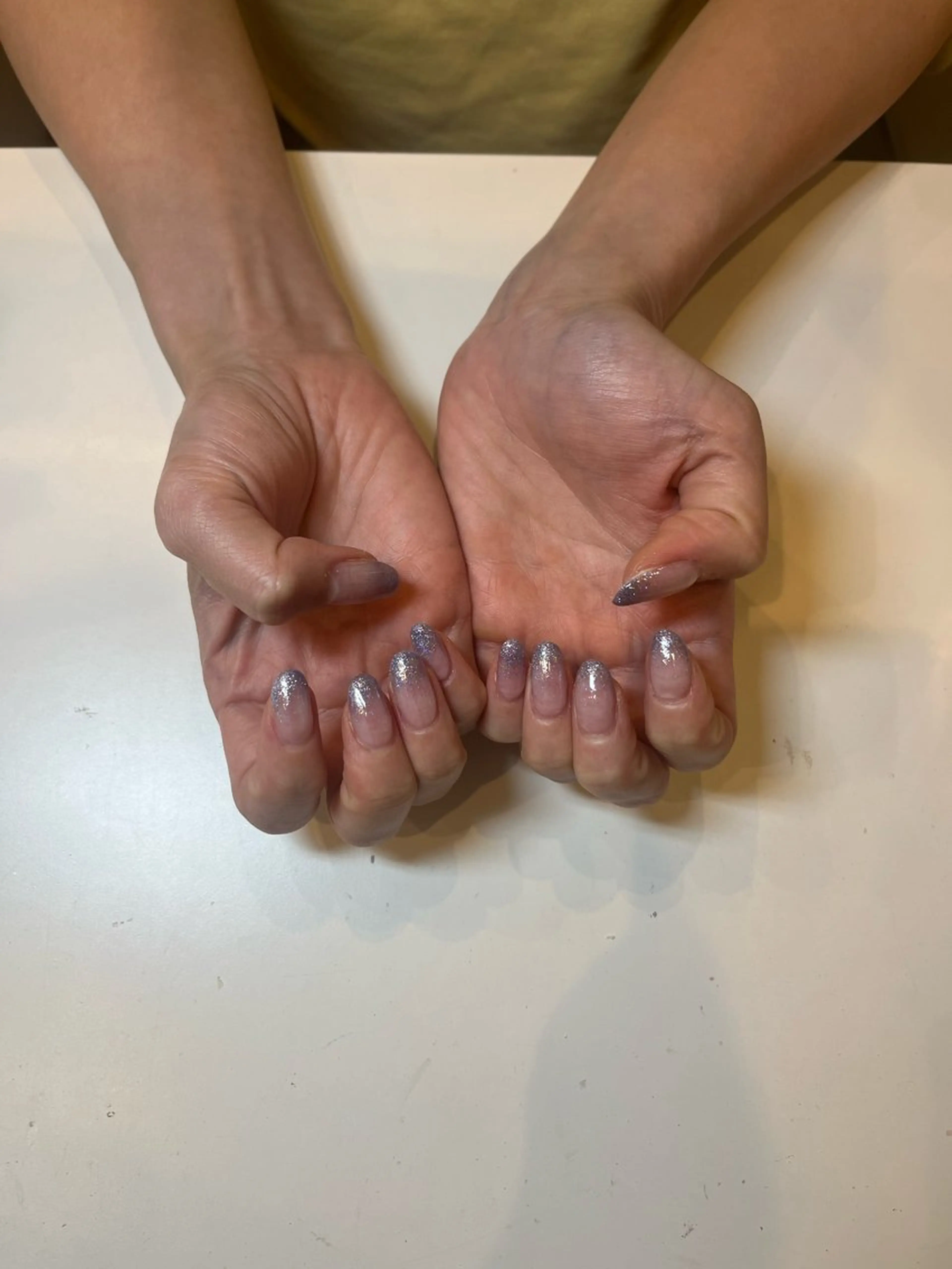 ネイル ラメ(グリッター) ラメグラデーション シルバー 大貫 日向のネイルデザイン