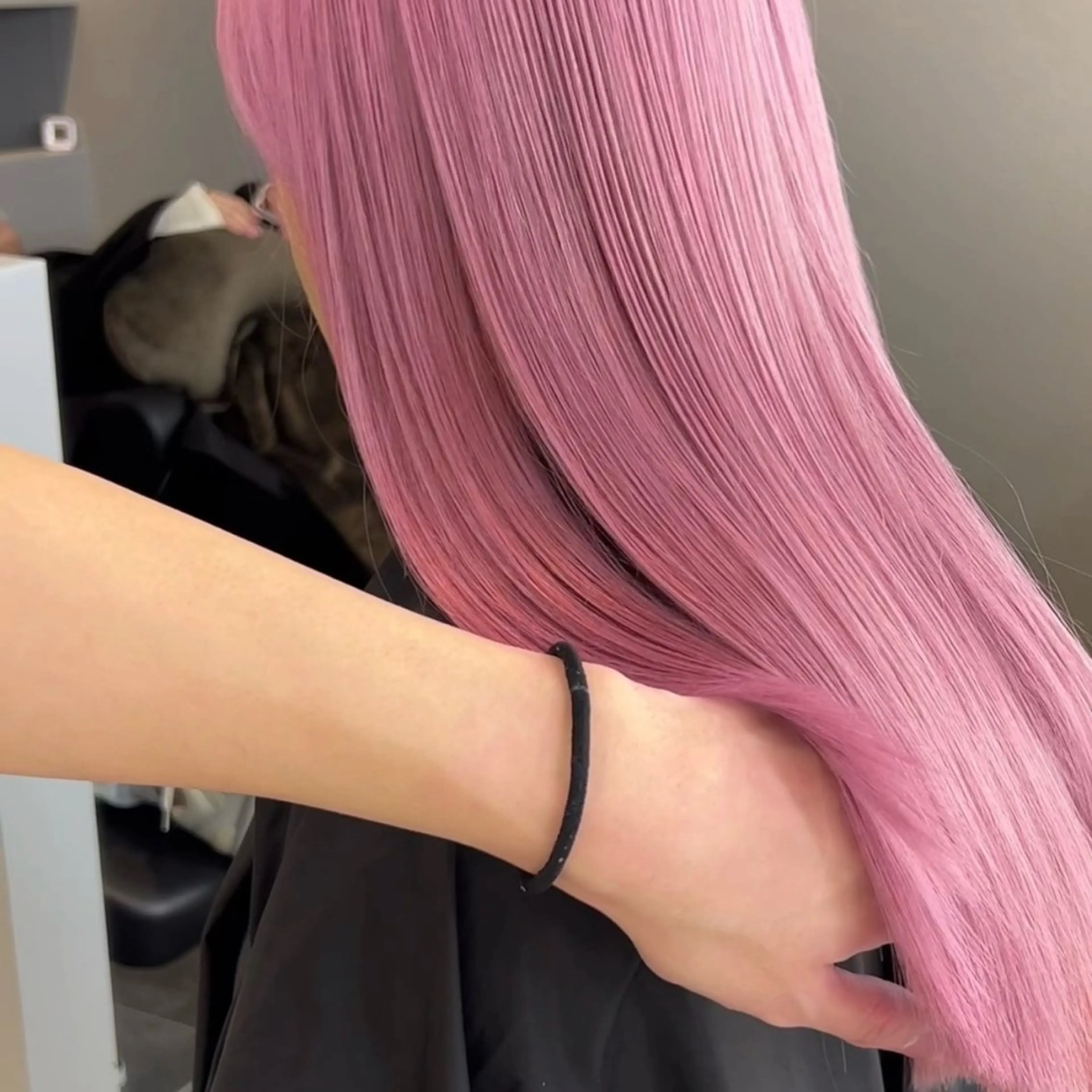 セミロング カラー ピンクカラー カット ヘアカラー ムラ修正💎 艶髪ハイトーン💎のヘアスタイル