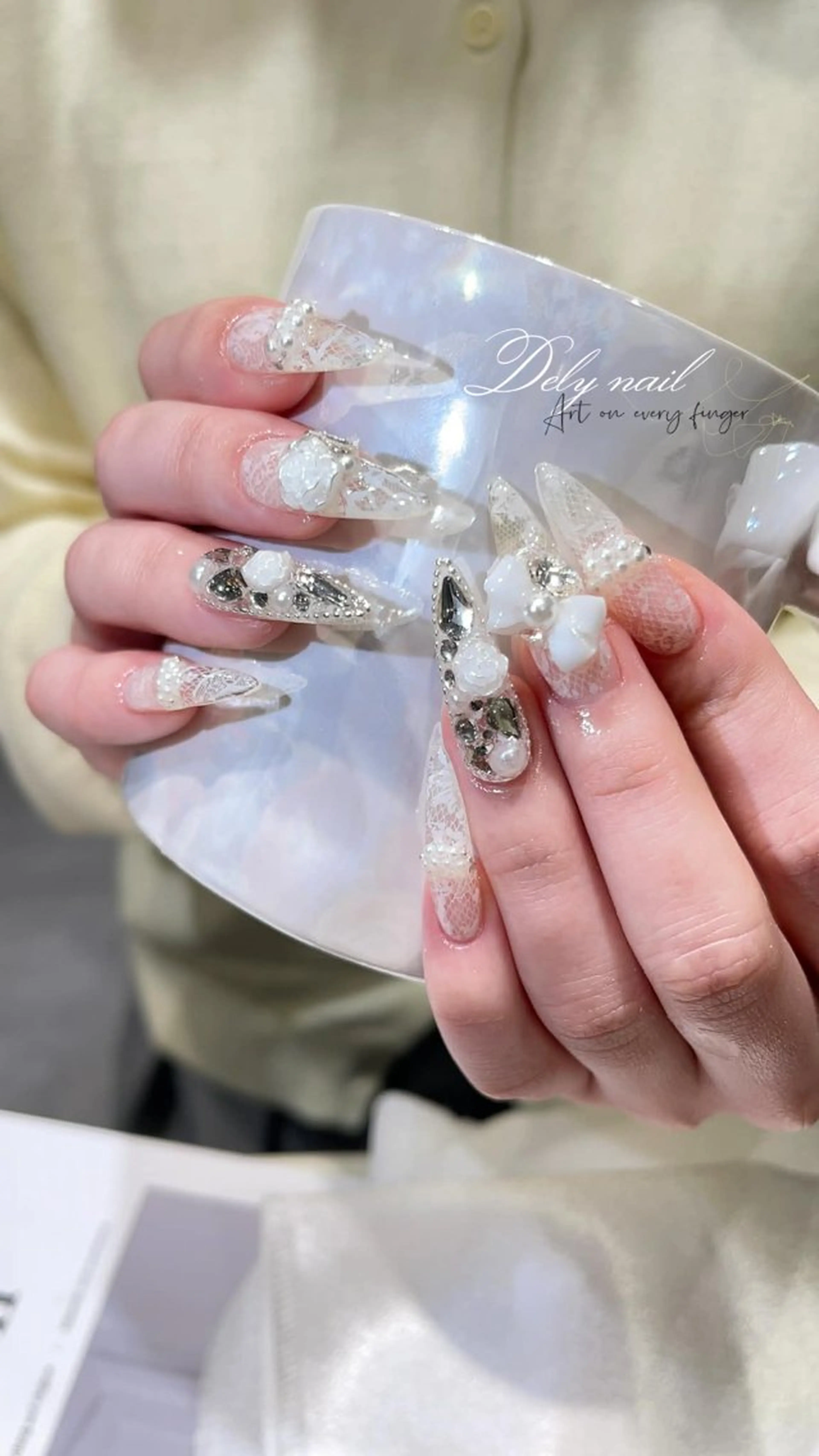ネイル クリアネイル ガーリー キラキラネイル レース ロングネイル Dely Nailのネイルデザイン