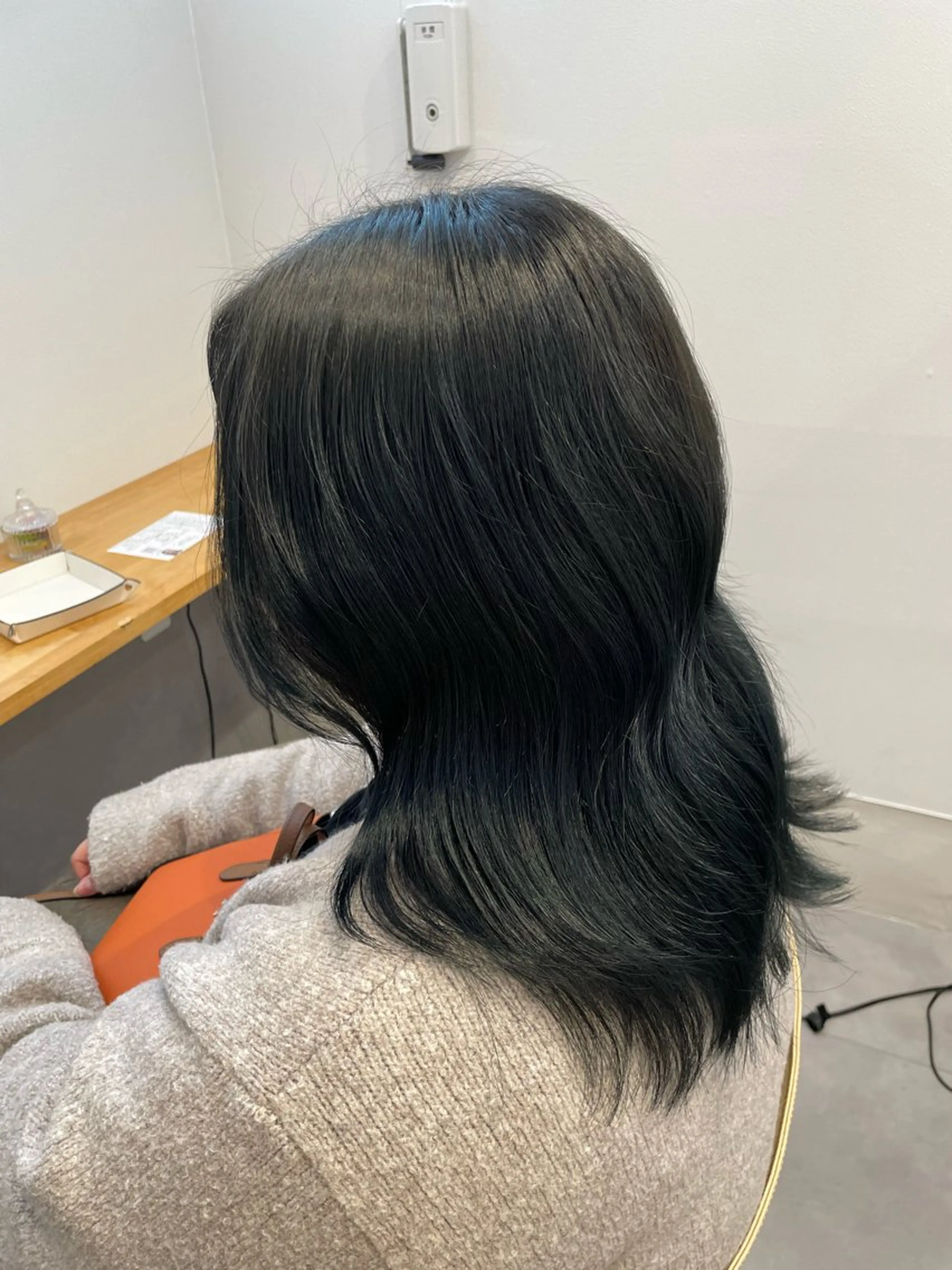 カラー 黒髪 ブルーカラー ブルーブラック ヘアカラー amu_amu.所属・井上 嘉名のヘアスタイル