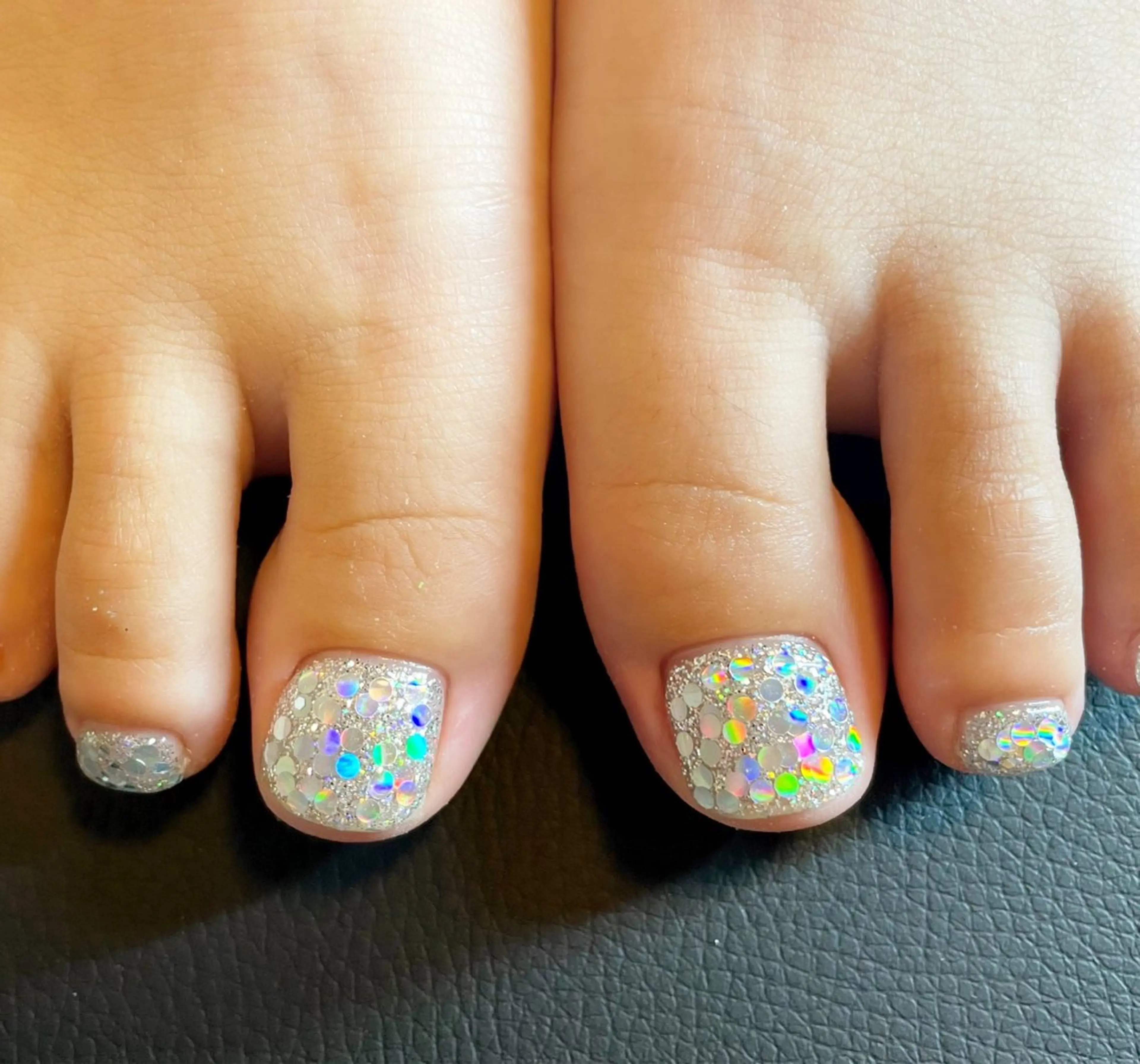 ネイル フットネイル キラキラネイル ミラーネイル フットネイル Re:st〔リスト〕所属・ayane Re:st〔リスト〕のネイルデザイン