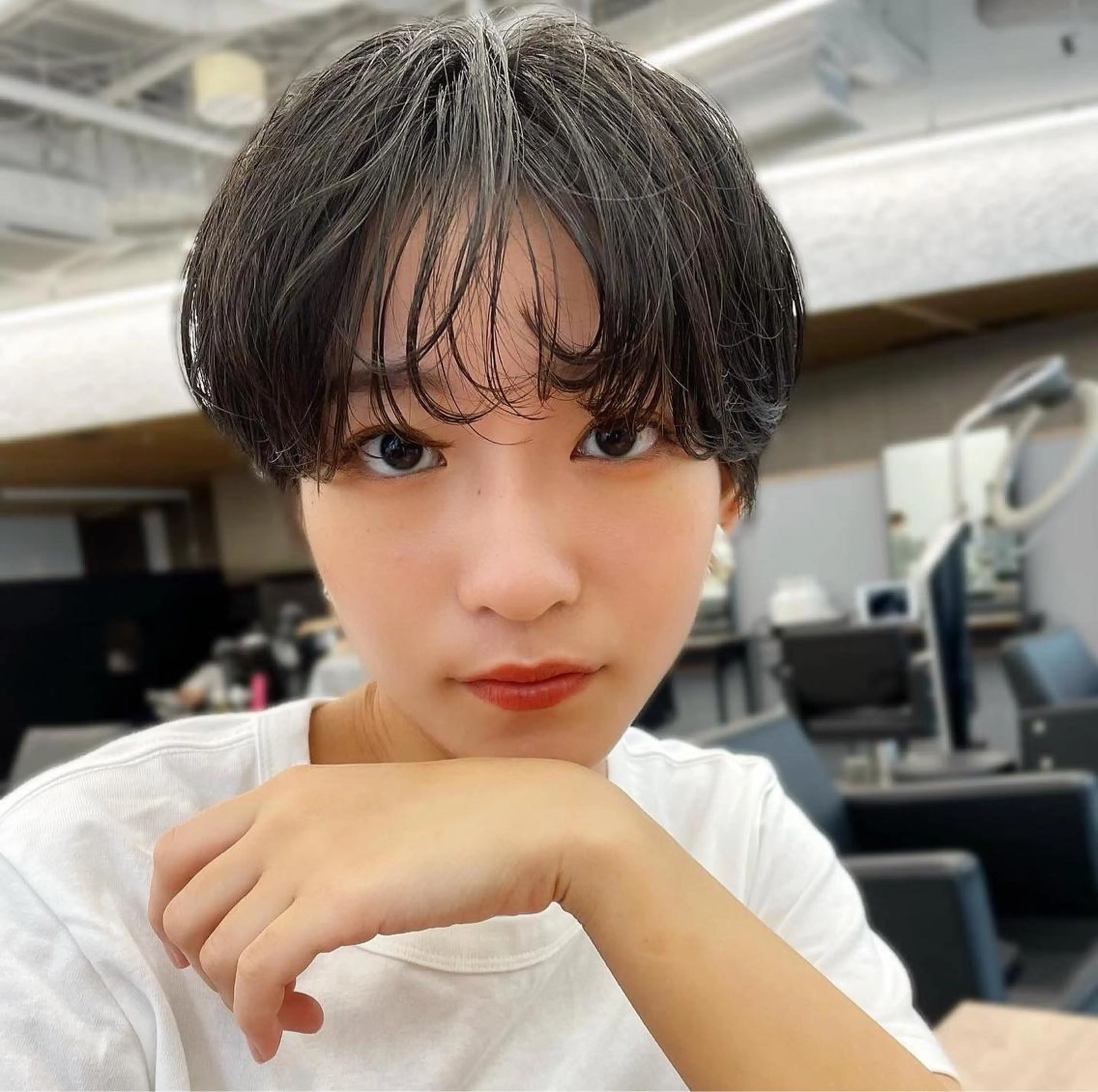 ショート パーマ レイヤー/ショート透 明感カラー/西田祐賀のヘアスタイル