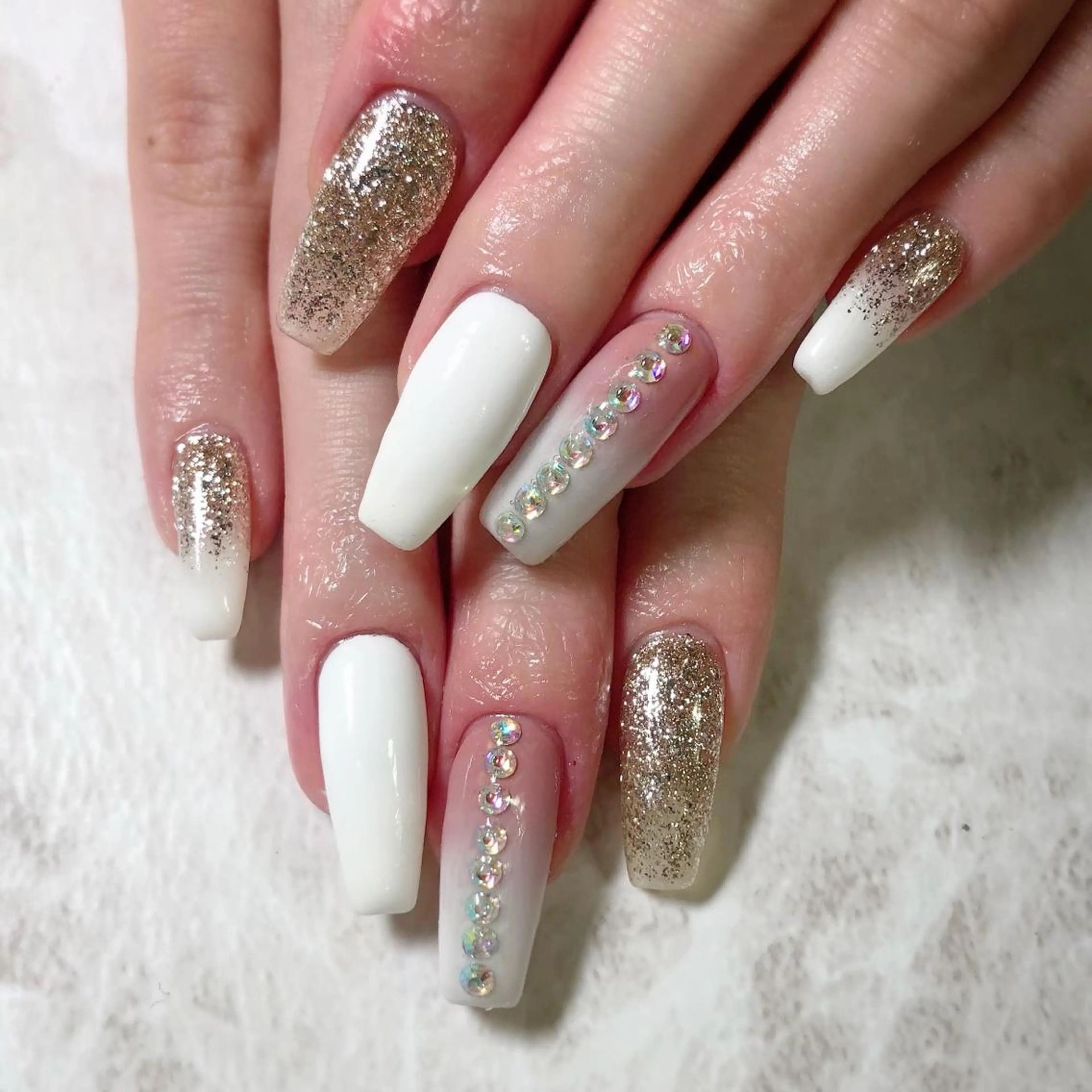 ネイル フットネイル フレンチネイル ジェルネイル ラメ(グリッター) ラメグラデーション NEO Beauty Salon所属・𝐍𝐄𝐎 𝐉𝐔𝐑𝐈のネイルデザイン