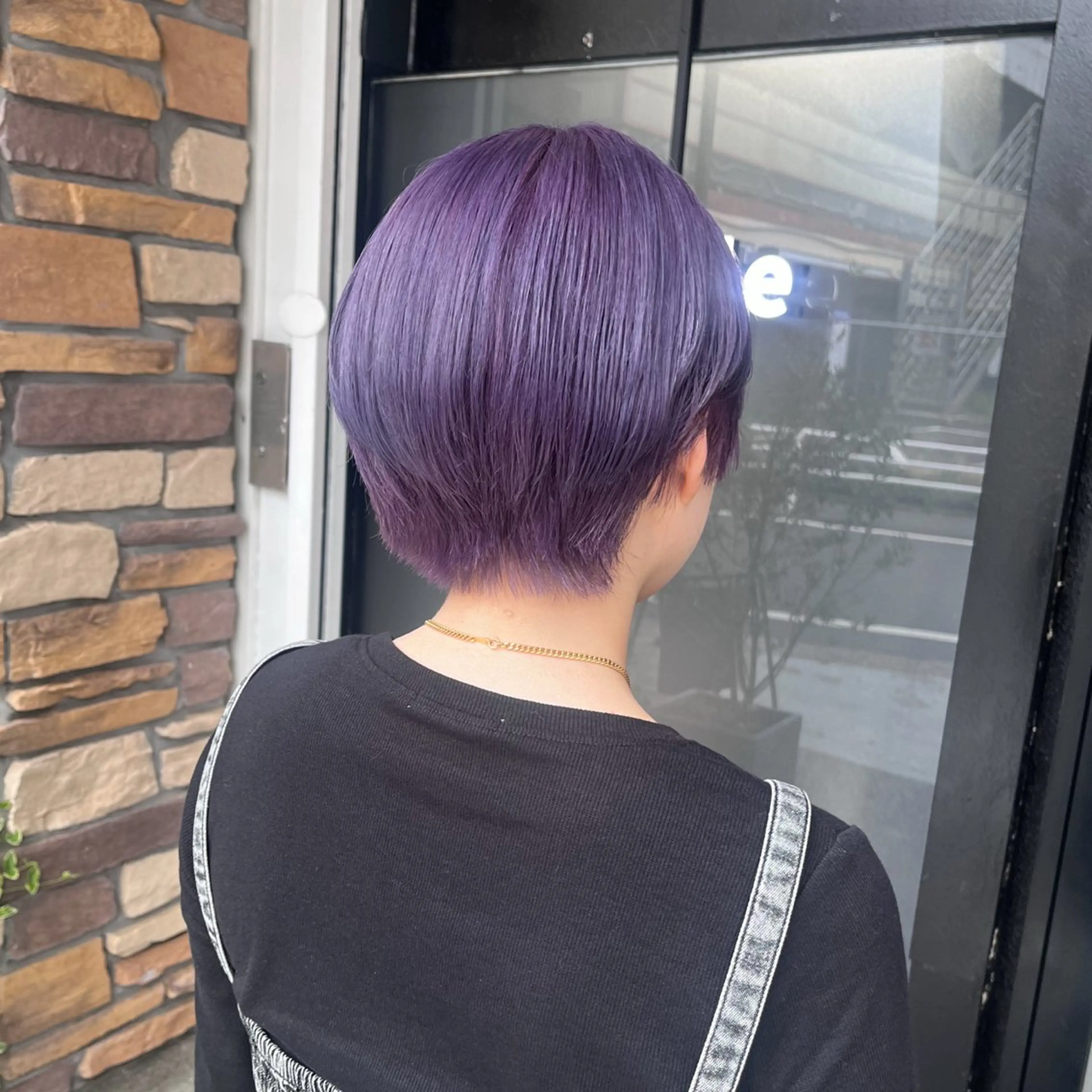 ショート カラー ブリーチ カット ヘアカラー トリートメント 伊藤 玲衣のヘアスタイル