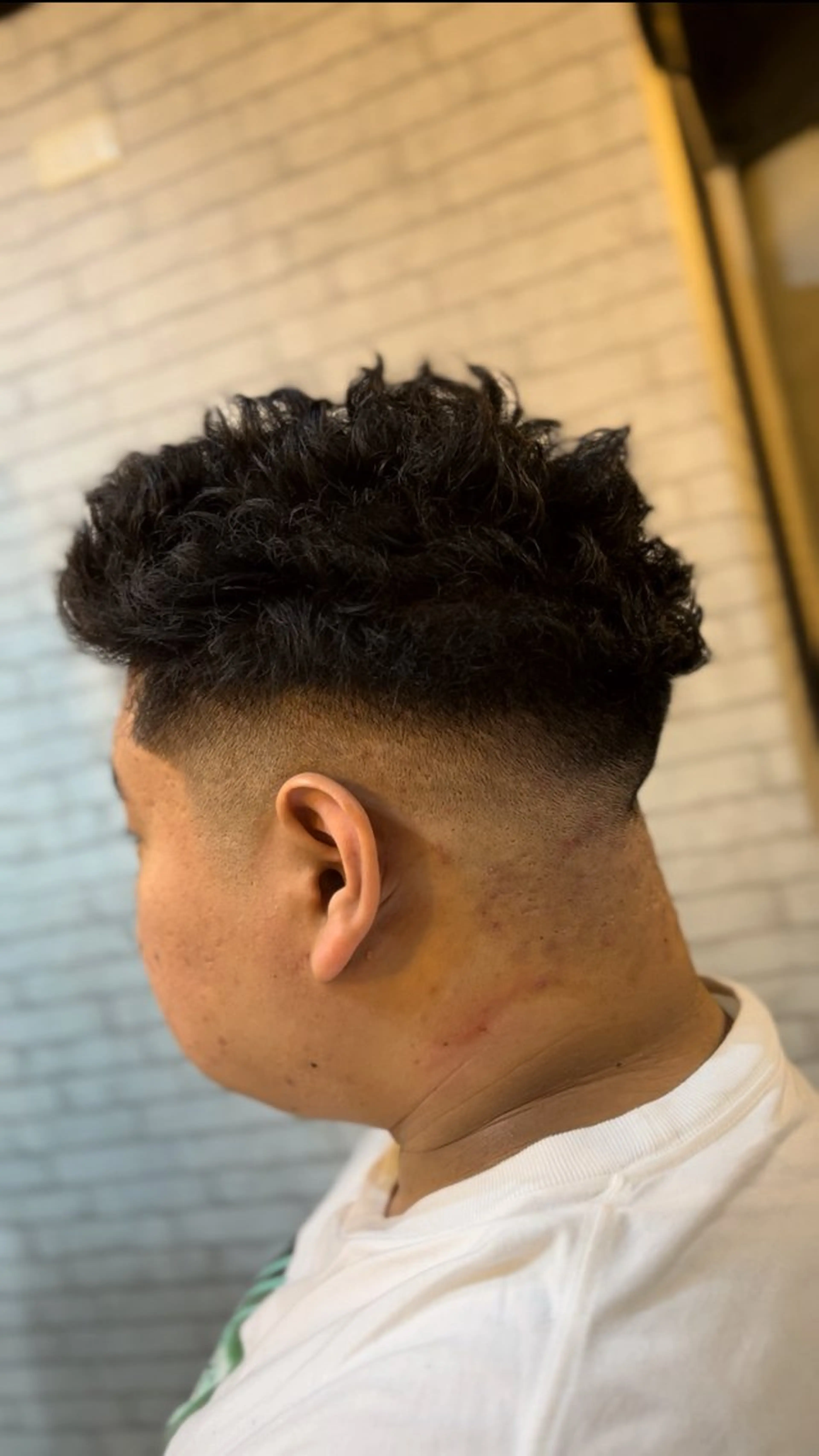 ショート パーマ メンズ フェードカット カット パーマ 海外風メンズ🇺🇸 💈N.Yuto💈のヘアスタイル