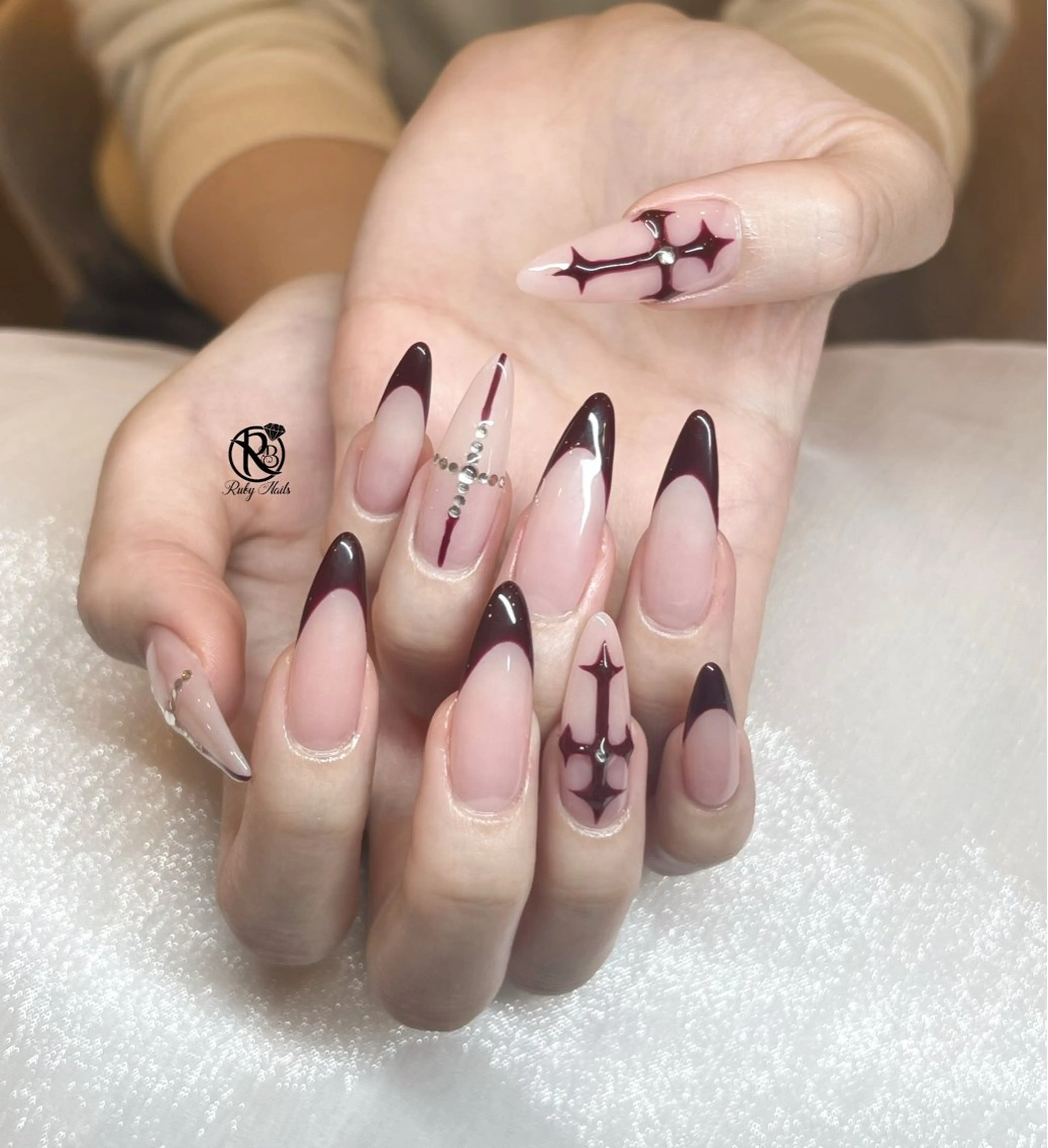 ネイル ボルドー ブラウン チークネイル ドット フットネイル ハンドネイル RUBY Nail 日暮里店のネイルデザイン