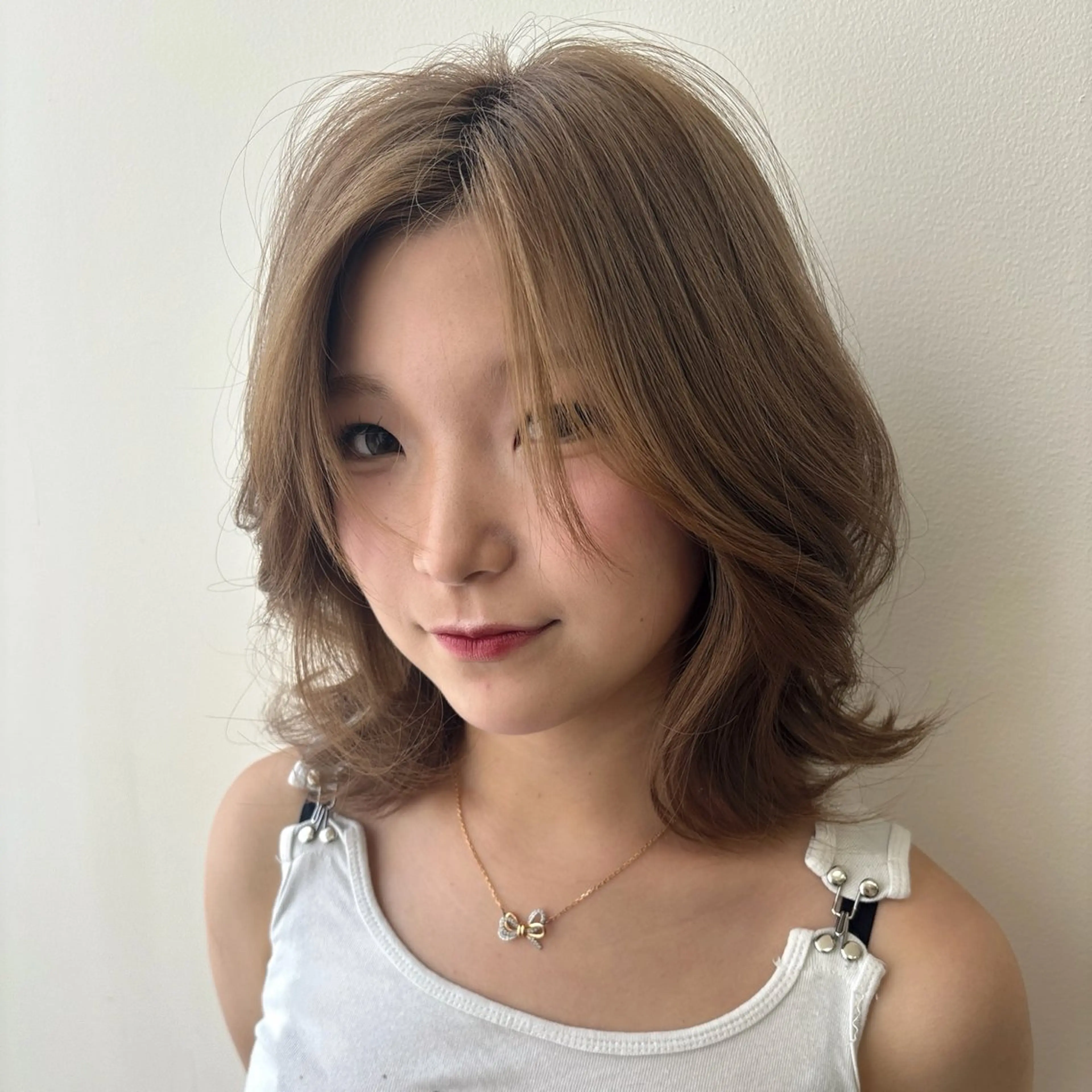 ミディアム 加藤 彩花のヘアスタイル