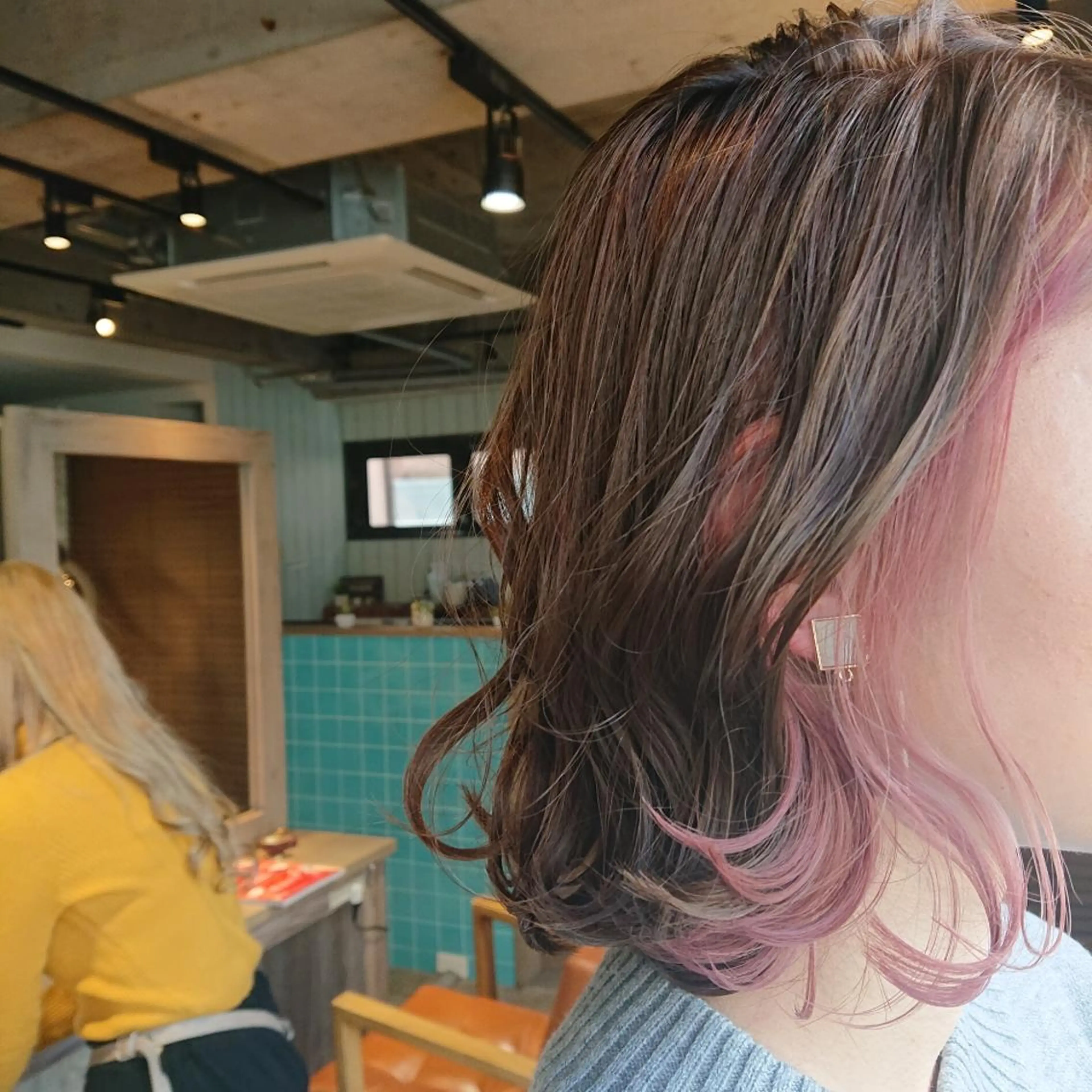 ミディアム カラー alushe 岡 陽子のヘアスタイル