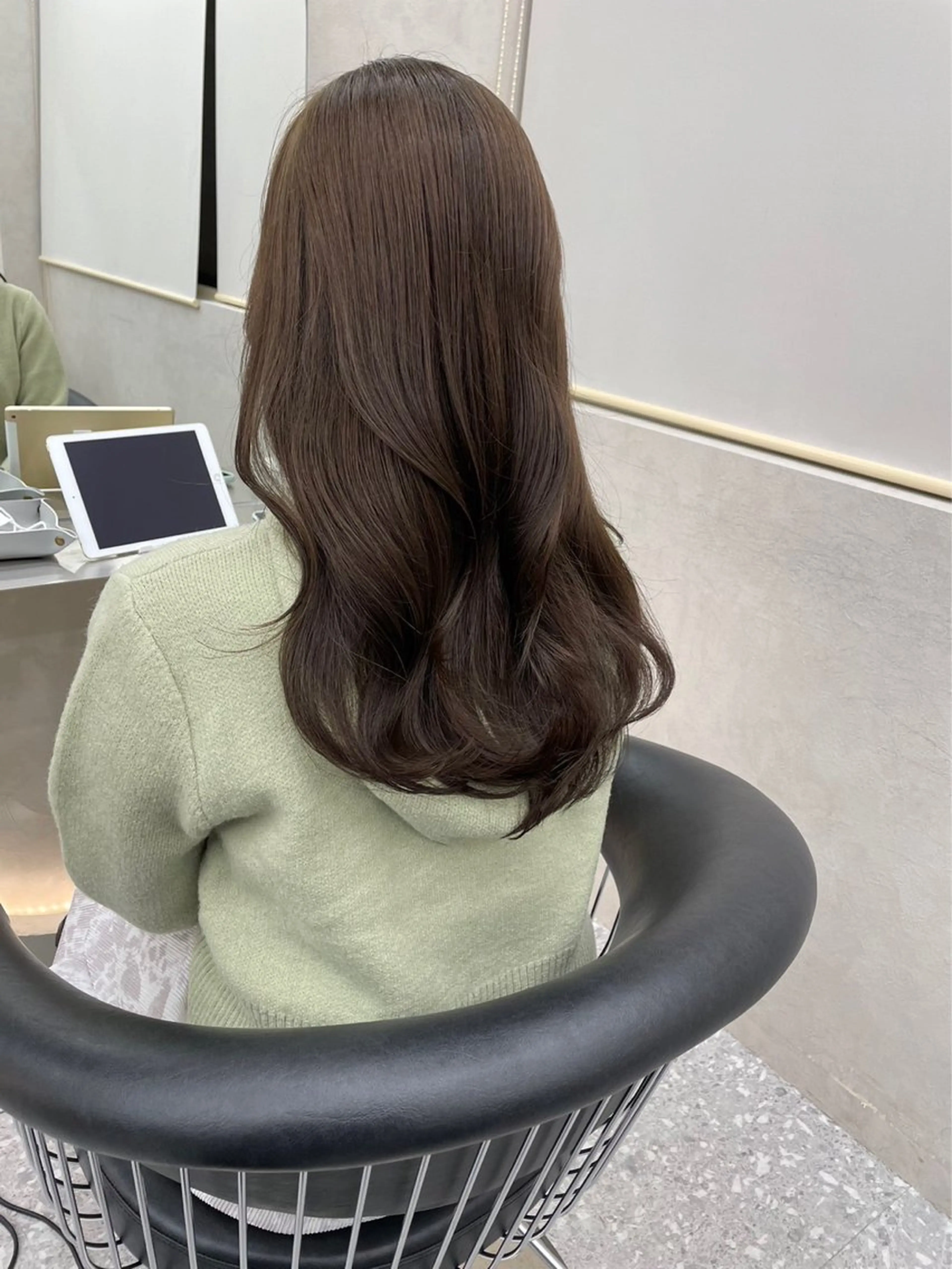 セミロング ヘアカラー トリートメント shion 透明感カラーのヘアスタイル