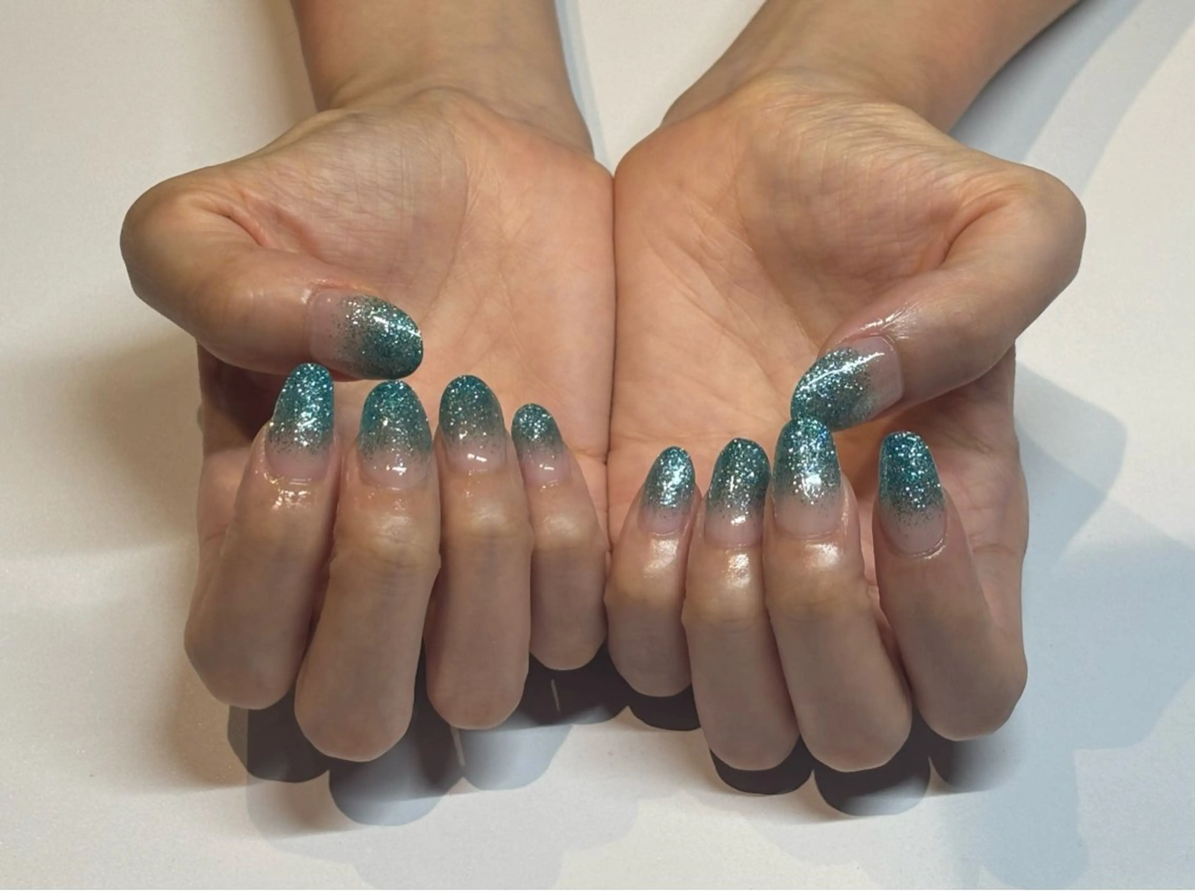 ハンド【オフあり】グラデーションの写真