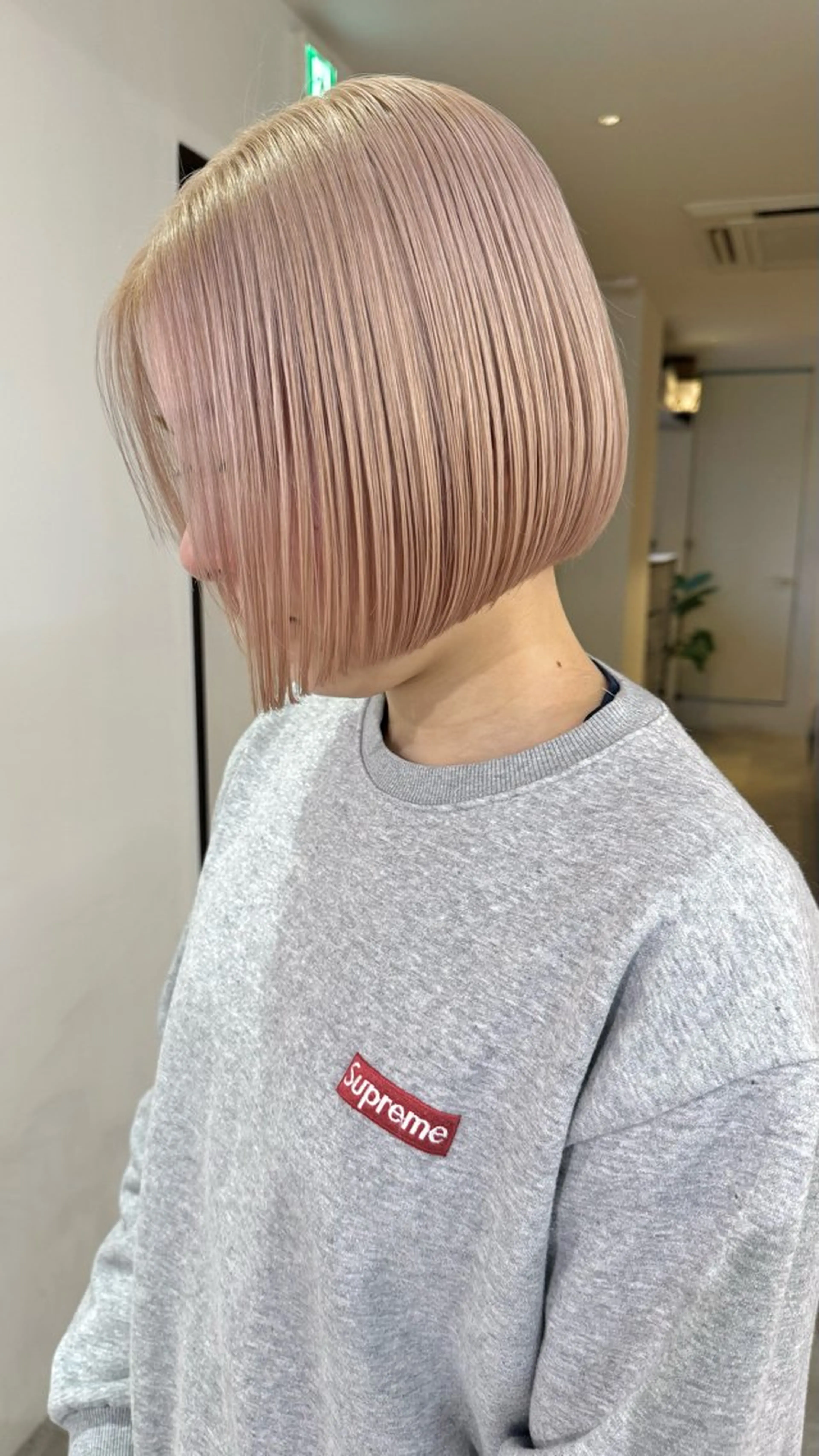 ショート カラー 切りっぱなしボブ ブロンド ホワイトブロンド ボブ カット ヘアカラー トリートメント RAIMA ケアハイトーンのヘアスタイル