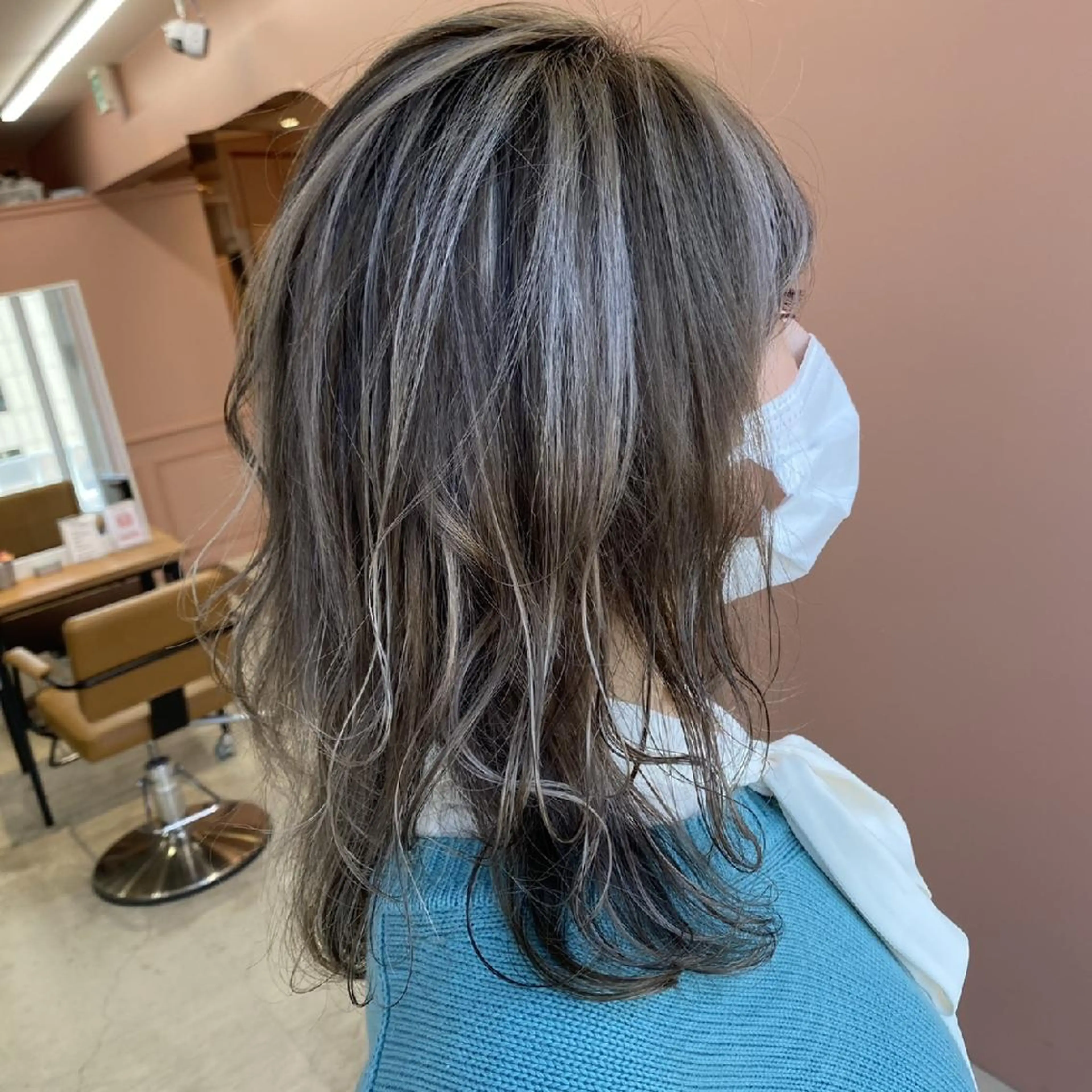 セミロング カラー ハイライトカラー ハイライト ウルフカット カット ヘアカラー トリートメント nameless髪質 改善ブリーチ心斎橋のヘアスタイル