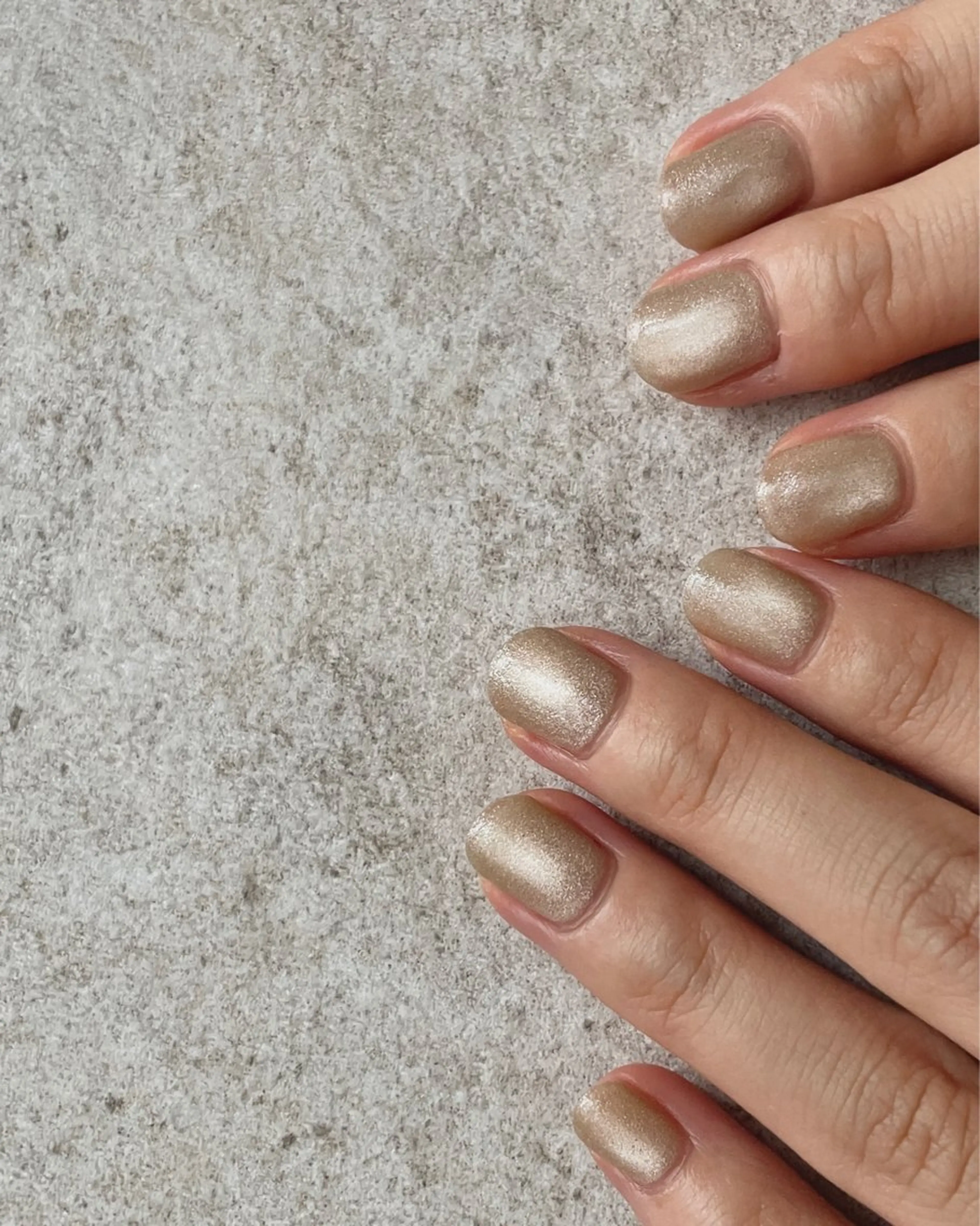 ネイル マグネットネイル ニュアンスネイル シンプルネイル 夏ネイル ハンドネイル "achoe" コエ HARUNAのネイルデザイン