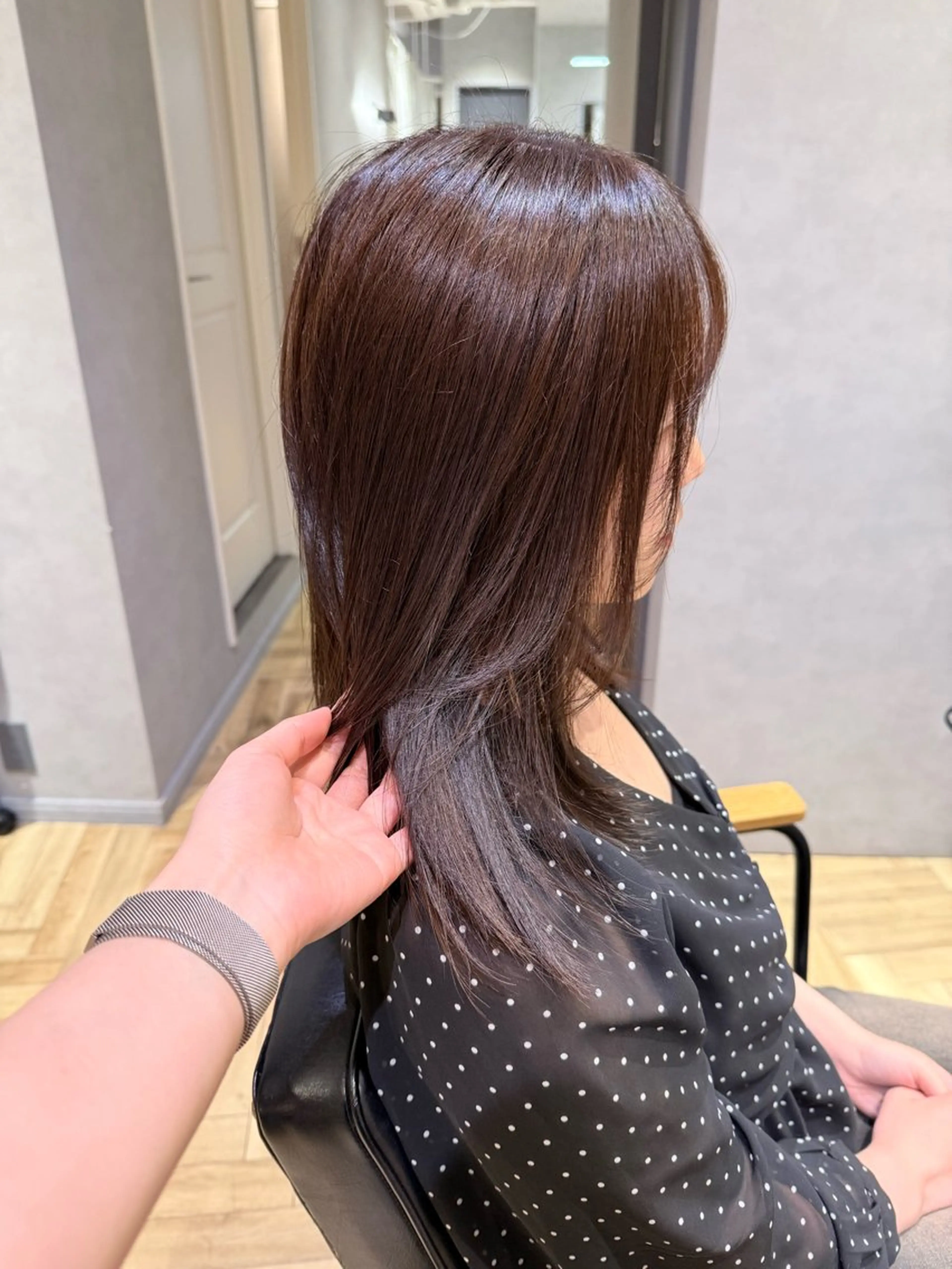 セミロング アッシュ ヘアカラー 坂本 采音のヘアスタイル