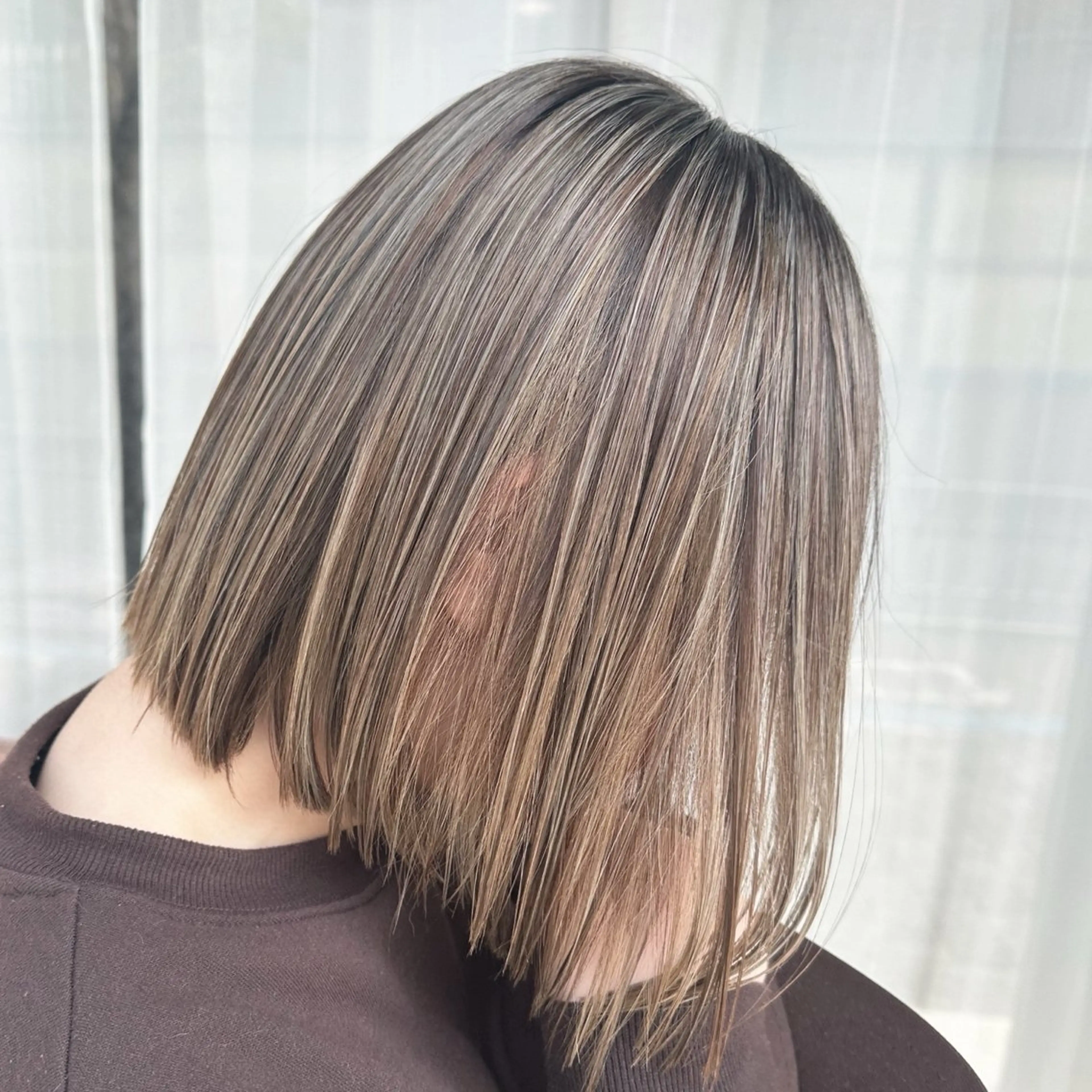 ミディアム 峯 志帆のヘアスタイル
