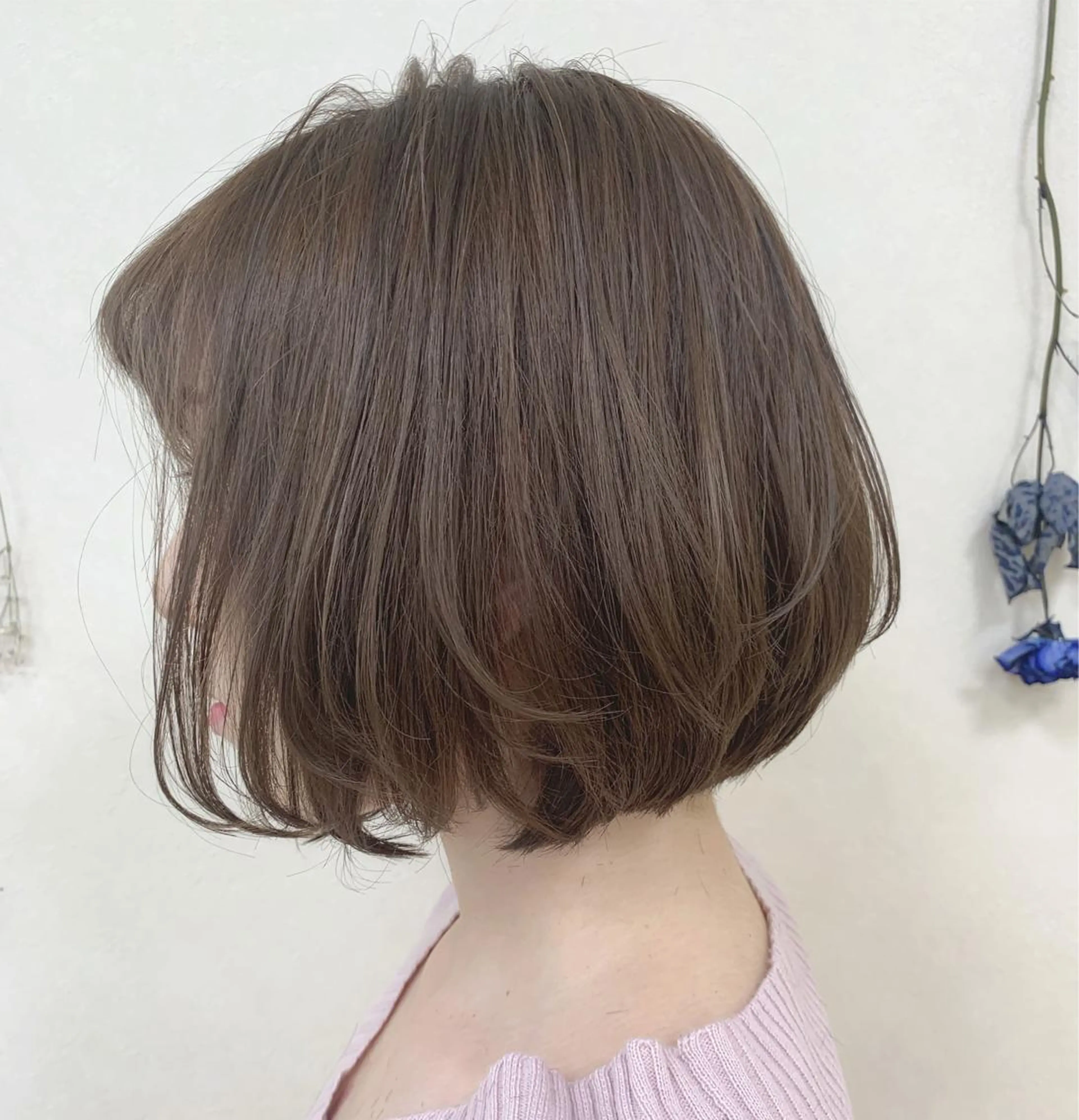 ショート カラー 切りっぱなしボブ 前下がりボブ ショートボブ ハンサムショート ベージュカラー カット ヘアカラー トリートメント 初めてのショート お任せください✂️のヘアスタイル