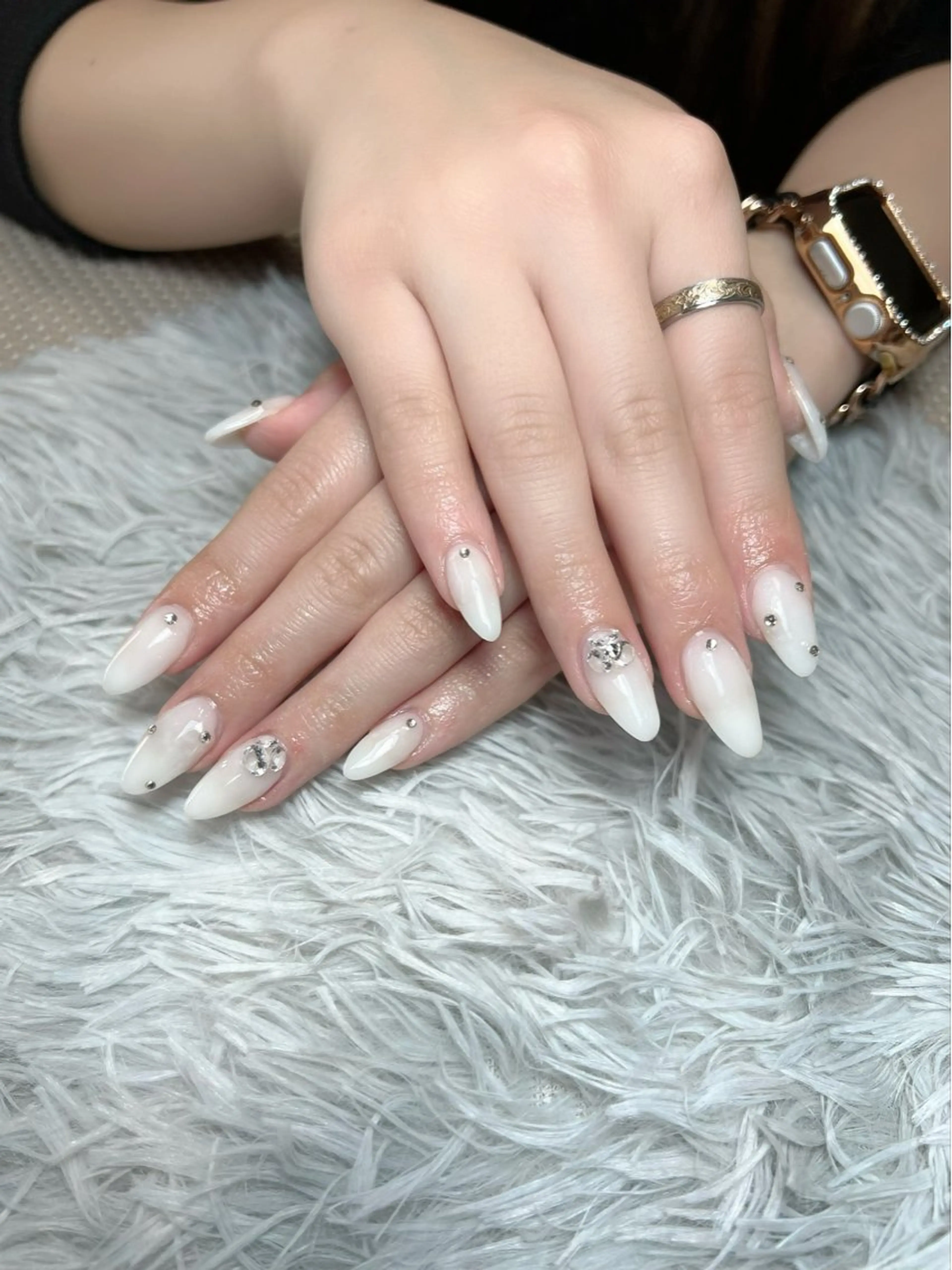 ネイル ワンカラーネイル スカルプネイル ホワイト ハンドネイル シェヌネイル JURAのネイルデザイン