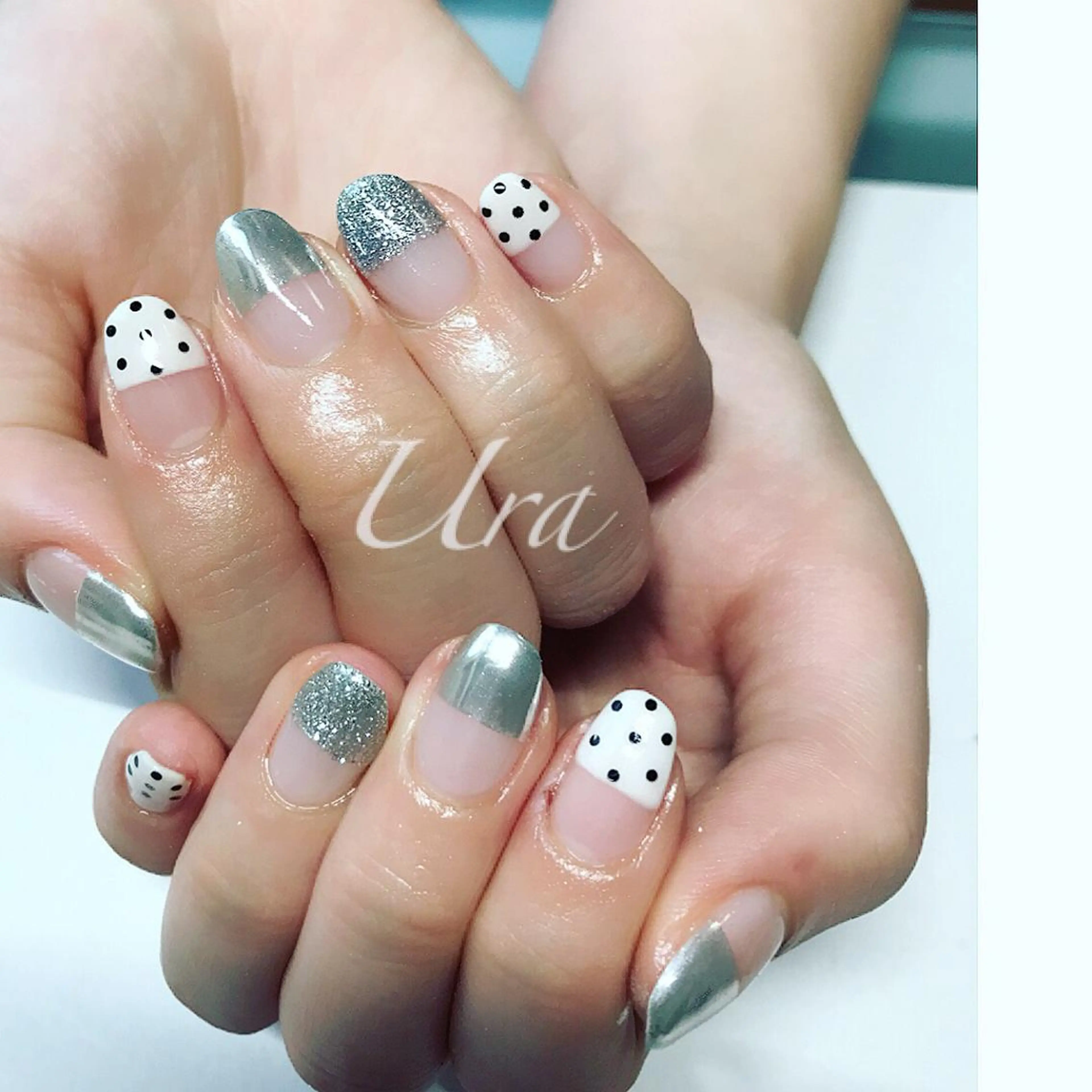 ネイル ドット ミラーネイル UrakoNail 《nail》のネイルデザイン