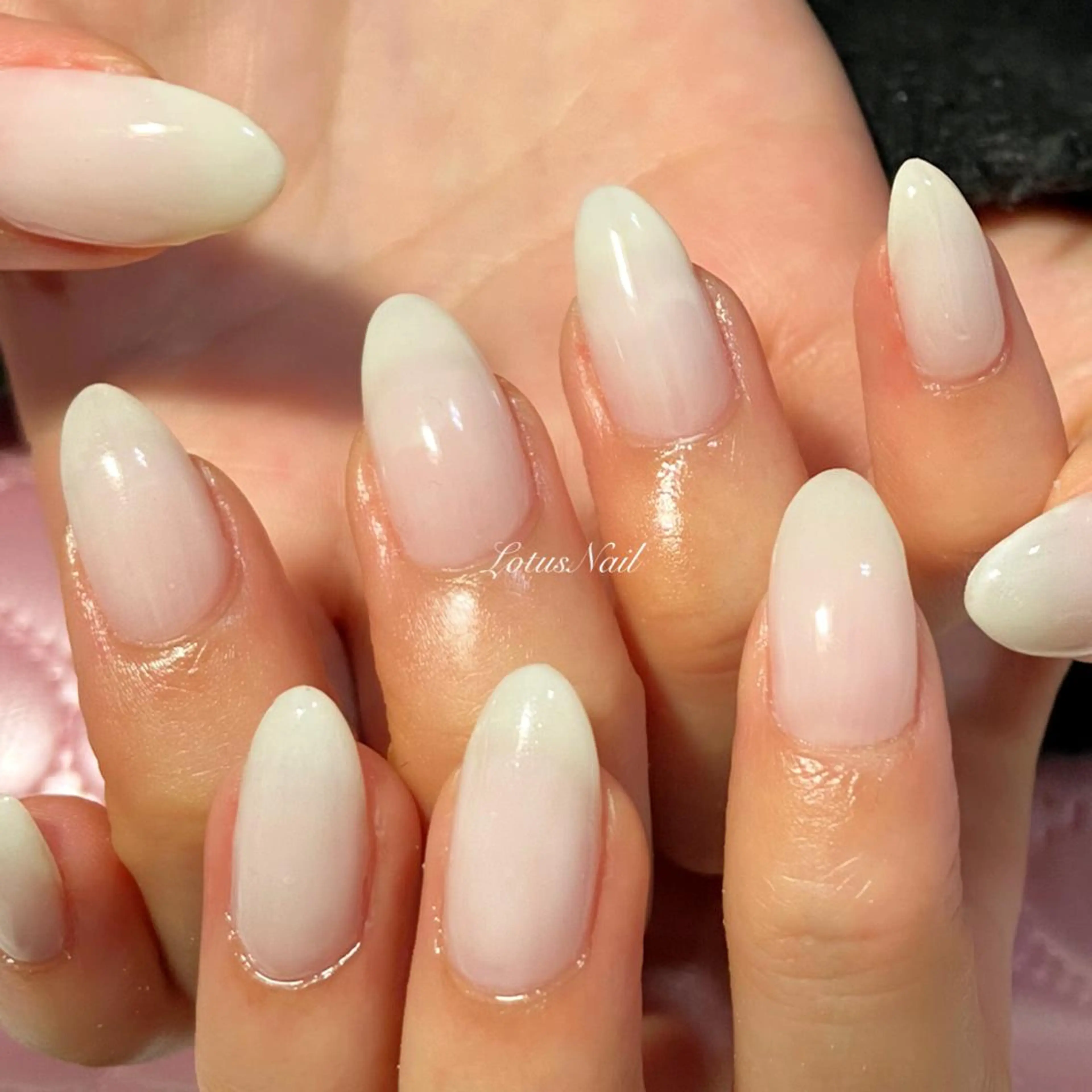 ネイル シンプルネイル ホワイト Lotus Nailのネイルデザイン
