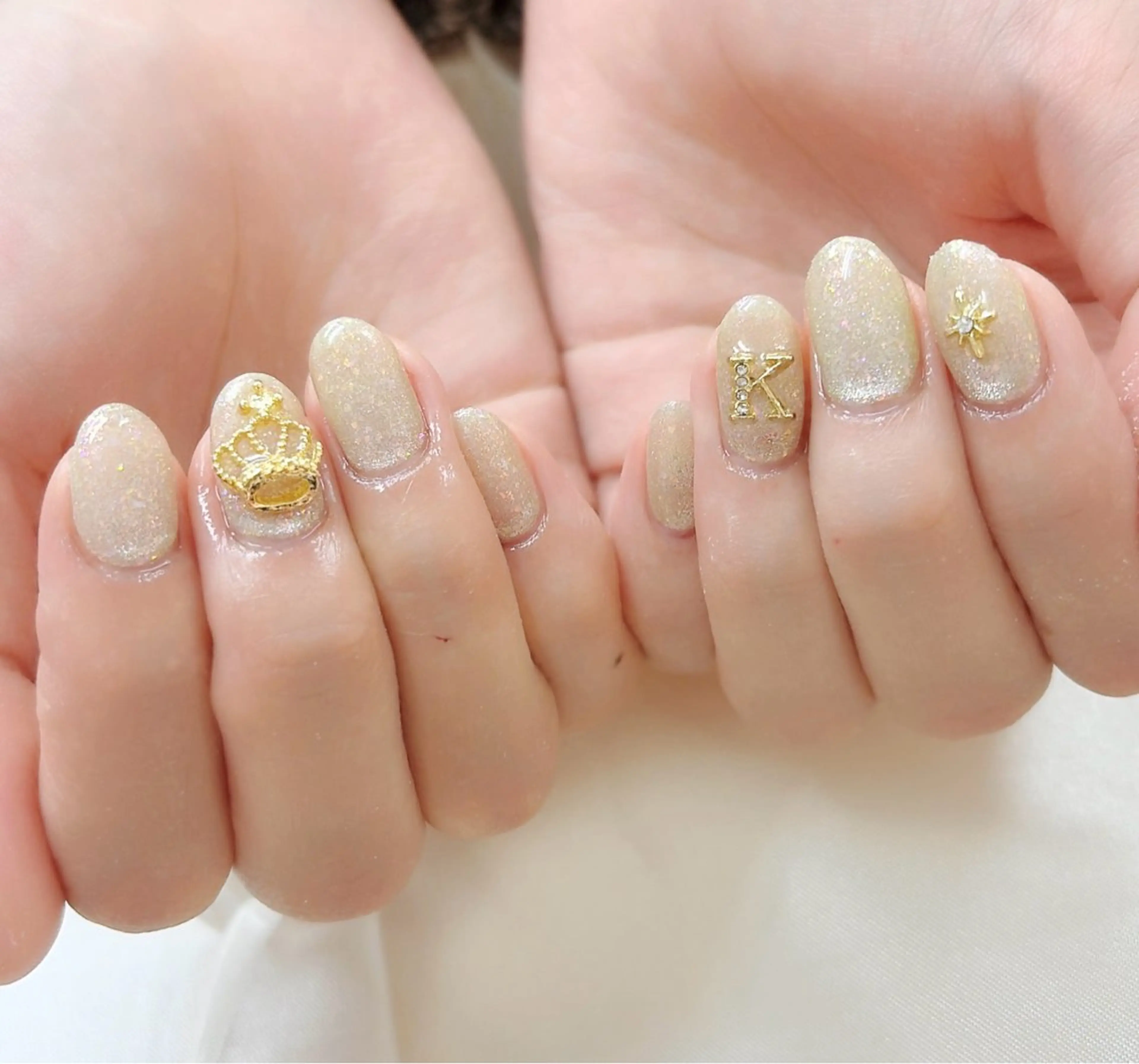 ネイル アートネイル グリーン キラキラネイル マグネットネイル 持ち込み ハンドネイル iku🌷 by 上福岡らんらんのネイルデザイン