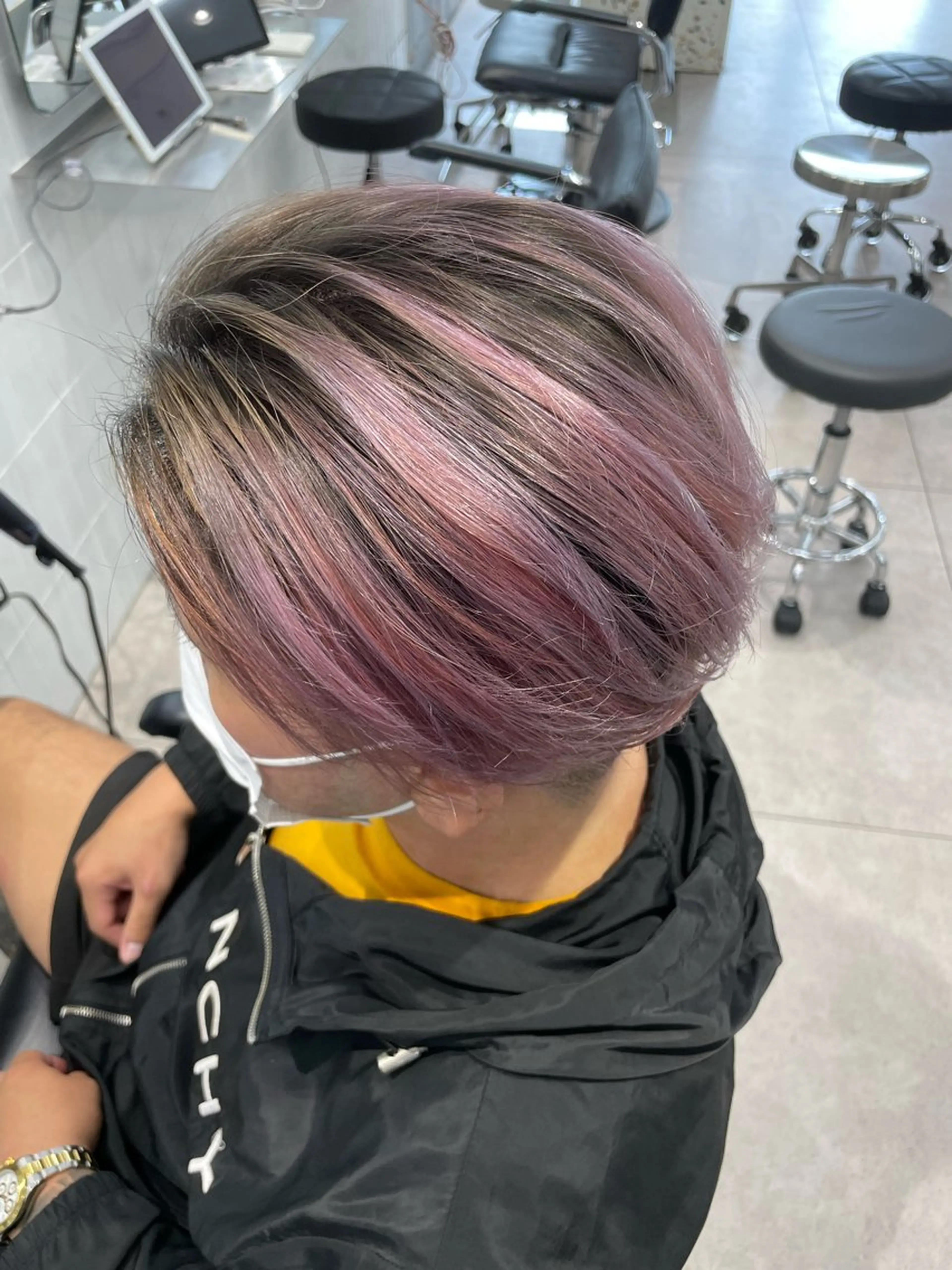 ショート カラー バレイヤージュ ブリーチ ケアブリーチ ピンクカラー レイヤーカット ヘアカラー トリートメント 表参道/ハイライト バレイヤージュのヘアスタイル