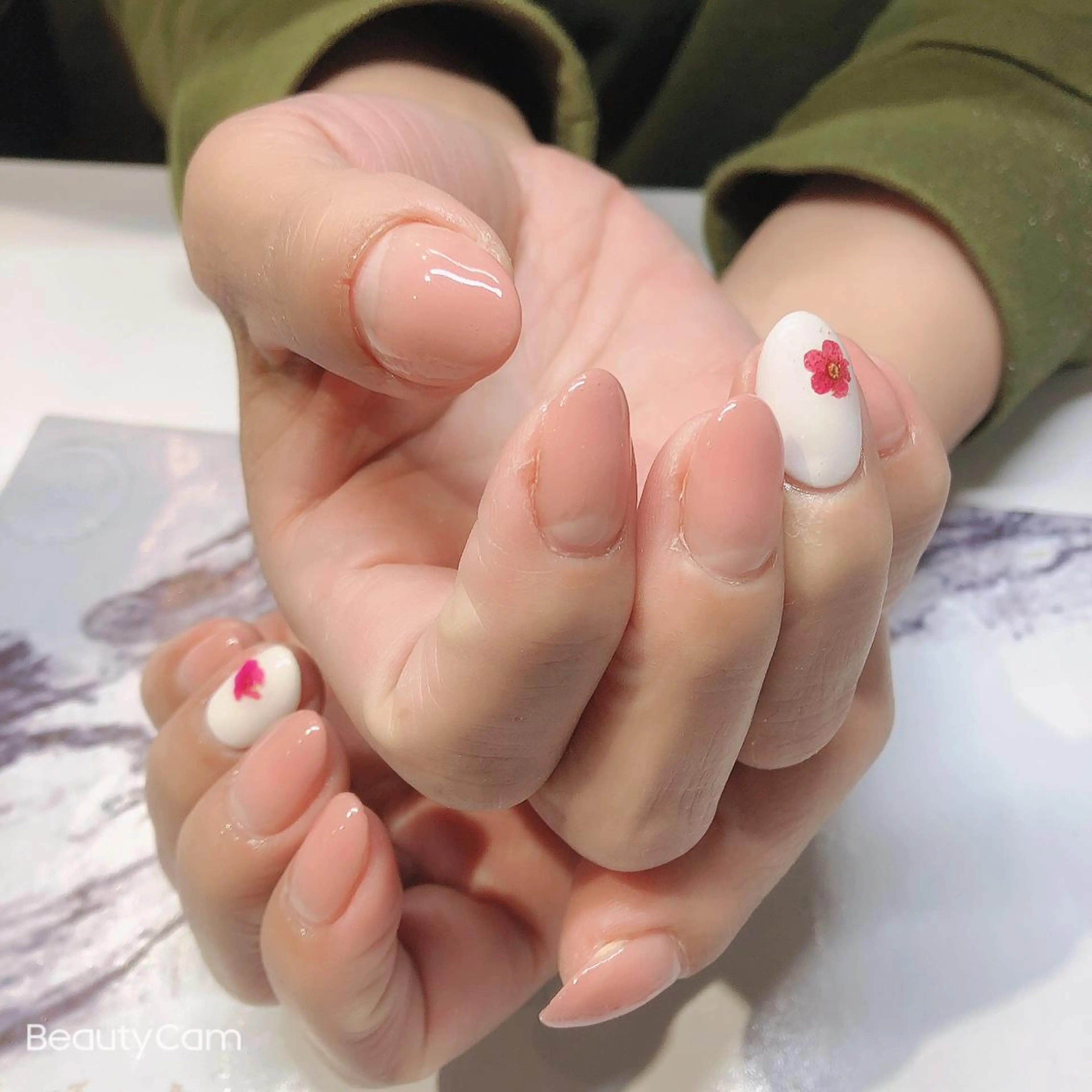 ネイル ガレンドウ 白澤 愛子のネイルデザイン