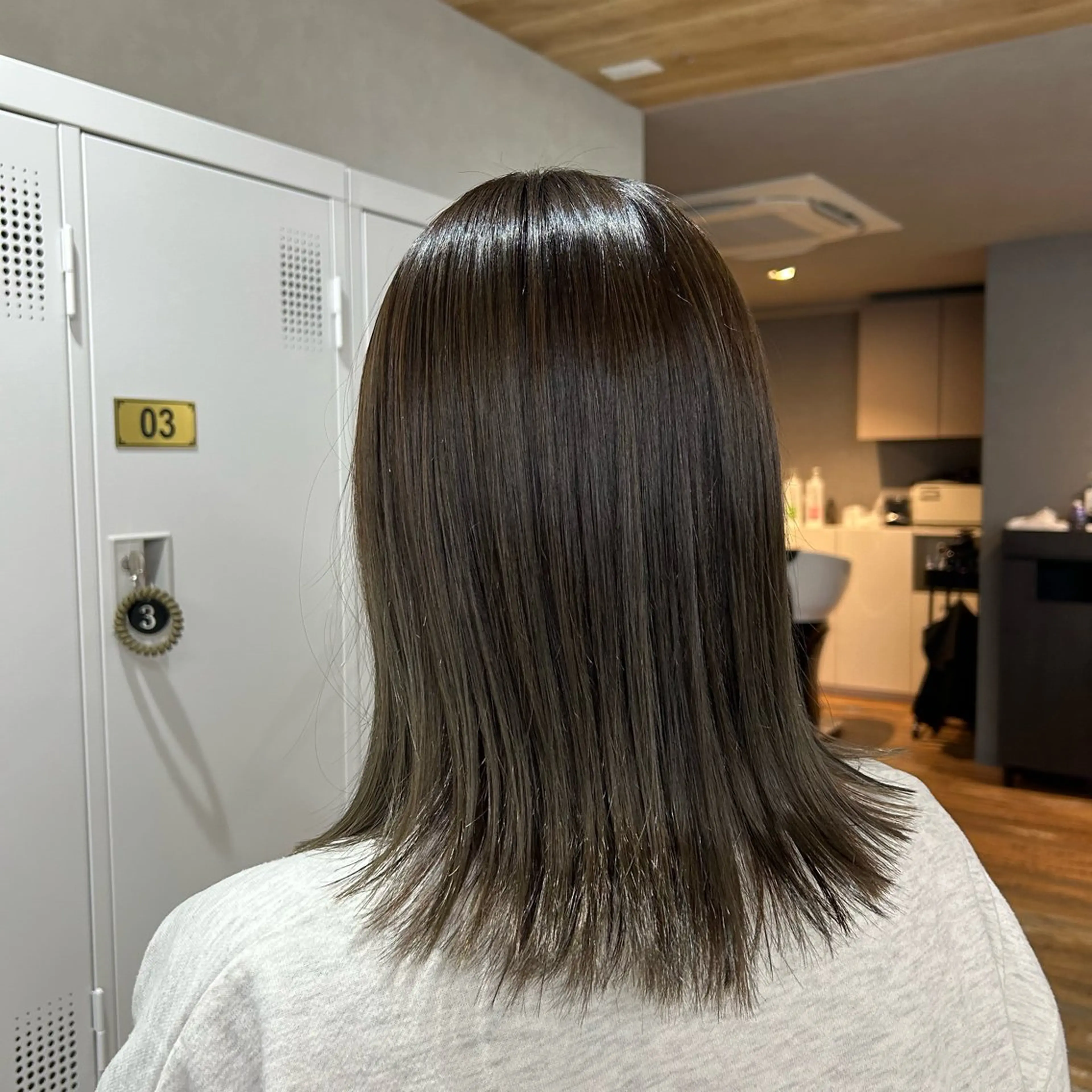 ミディアム カラー カット ヘアカラー 荻野 晴香のヘアスタイル