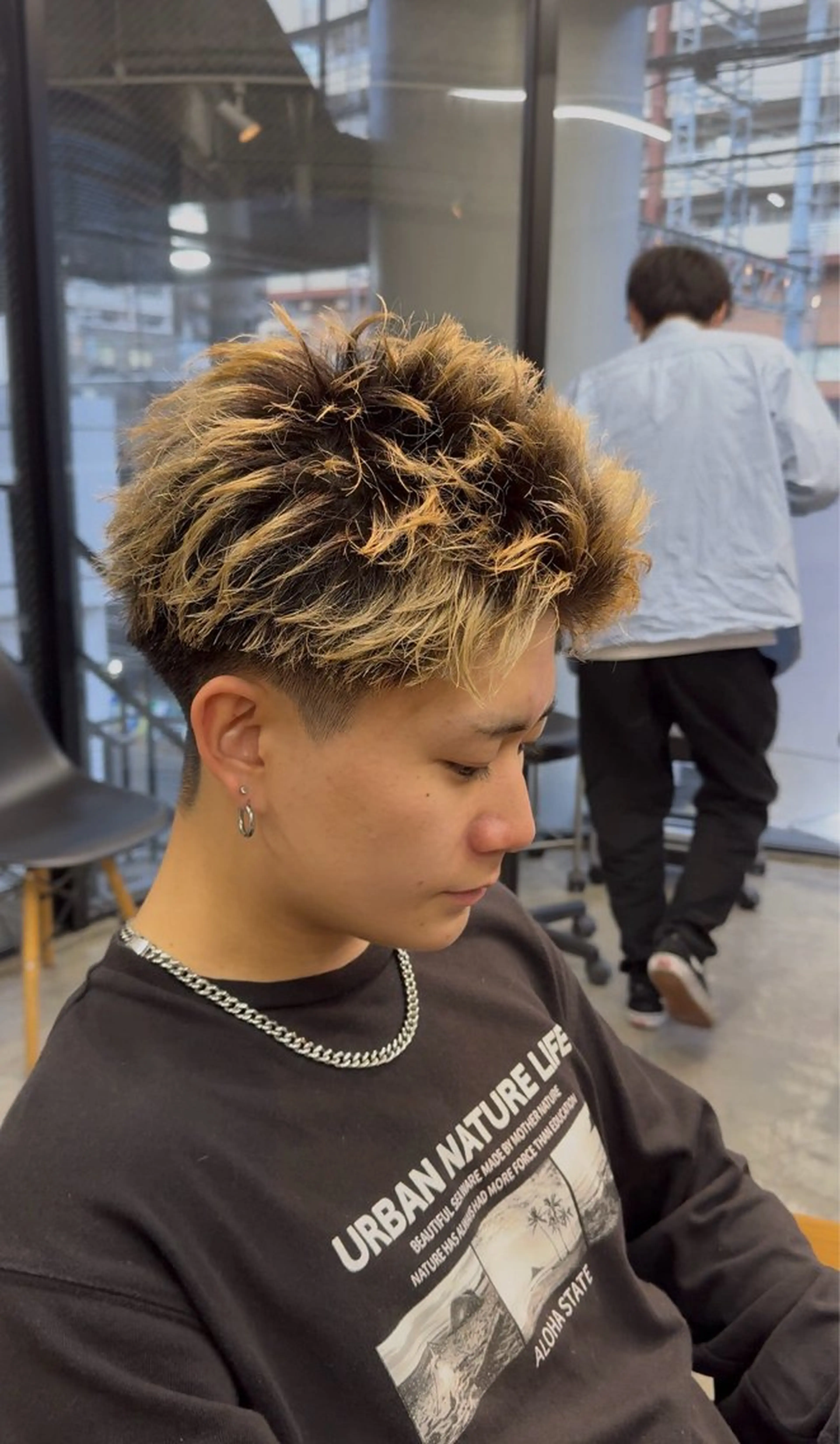 ショート メンズ メンズブリーチ メンズハイトーン スパイキーショート 刈り上げ ショートヘア 吉井 勇人のヘアスタイル