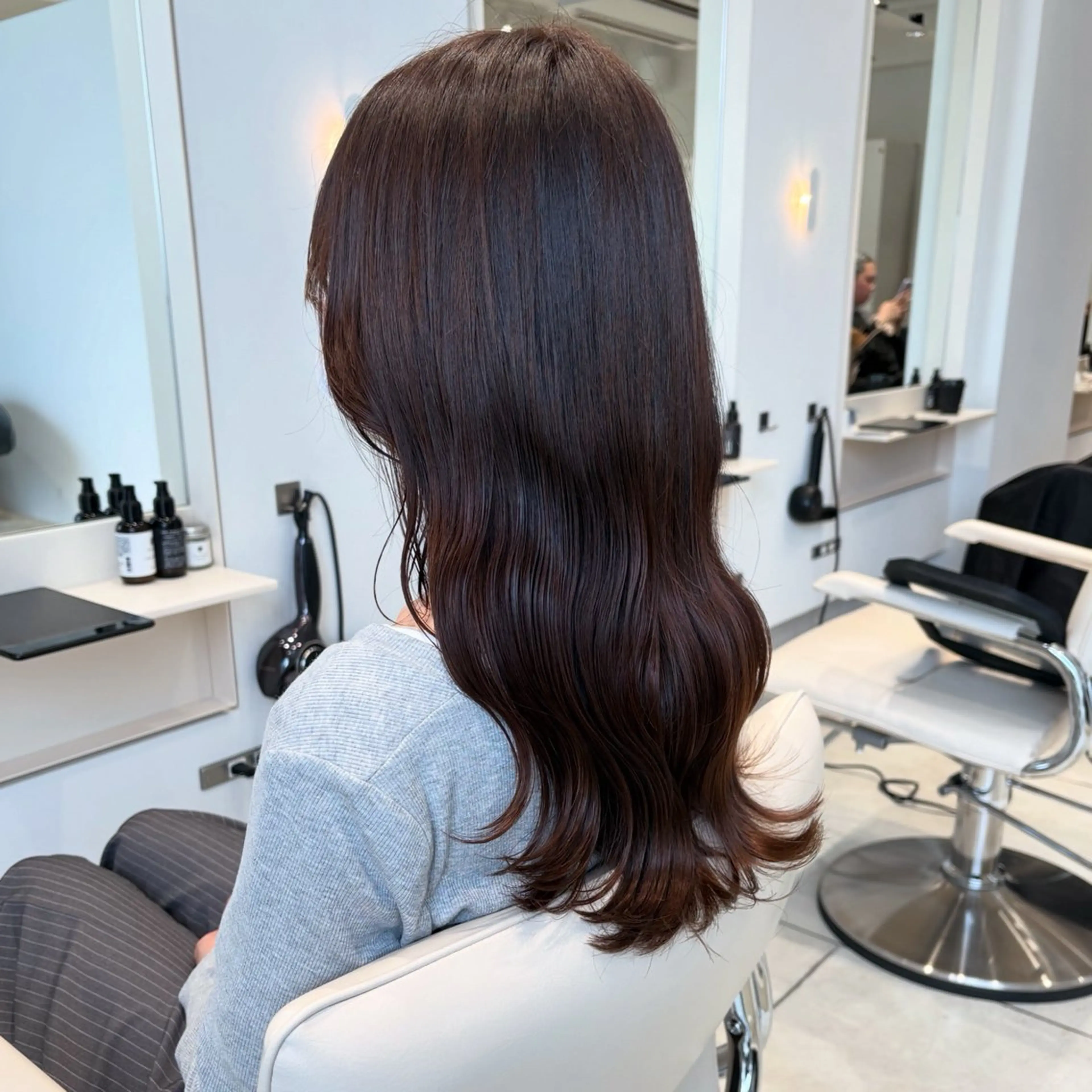 セミロング カラー ブラウンカラー チョコレートブラウン 透明感カラー ココアブラウン シアーブラウン カット ヘアカラー トリートメント ヘッドスパ ヘアセット カジュアルを女っぽく 𝗮𝘆𝗮𝗰𝗼のヘアスタイル
