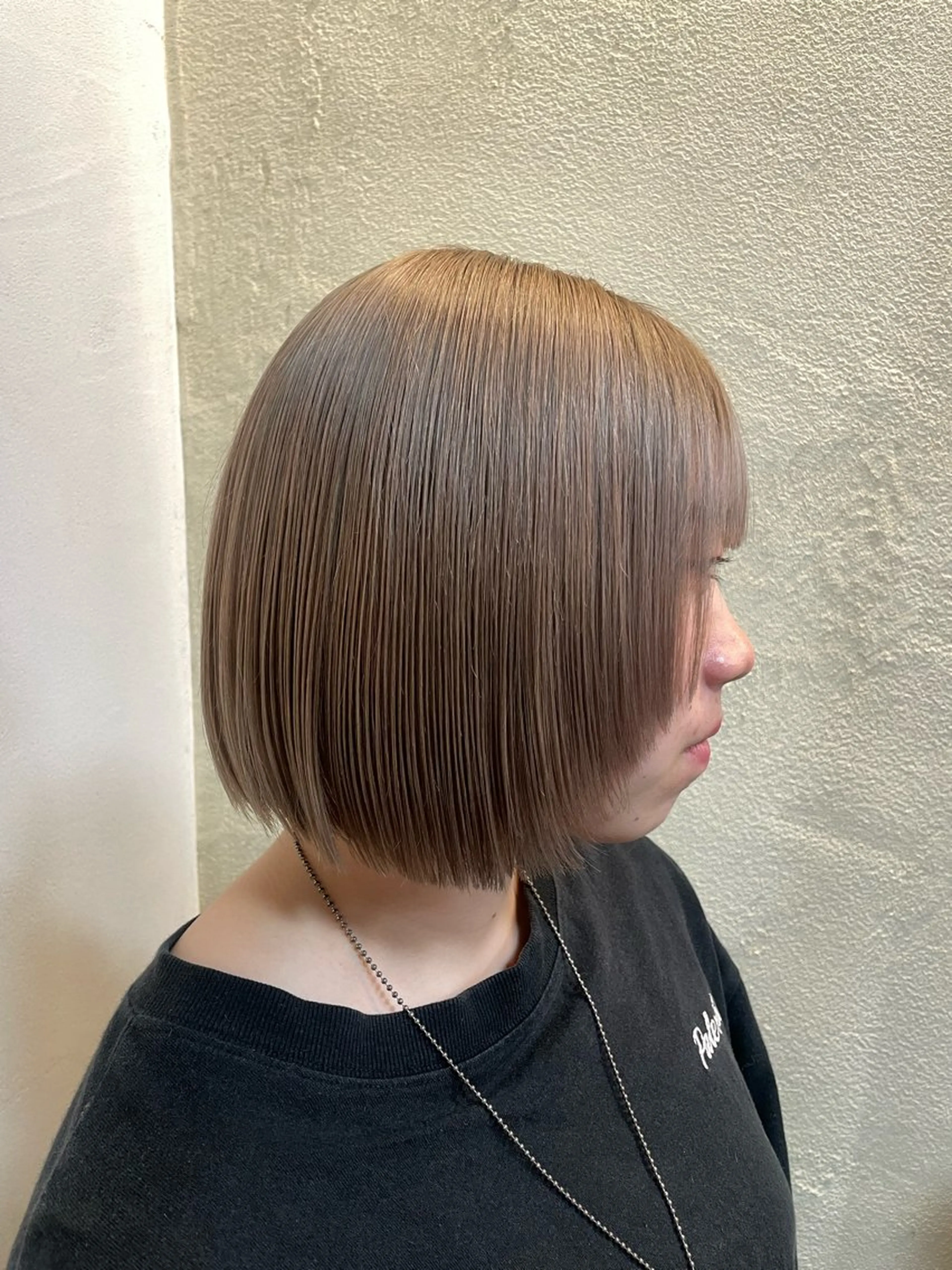 ショート カラー ベージュカラー ブリーチ ラベンダーカラー ラベンダーベージュ 顔まわりレイヤー 大庭 萌瑚のヘアスタイル