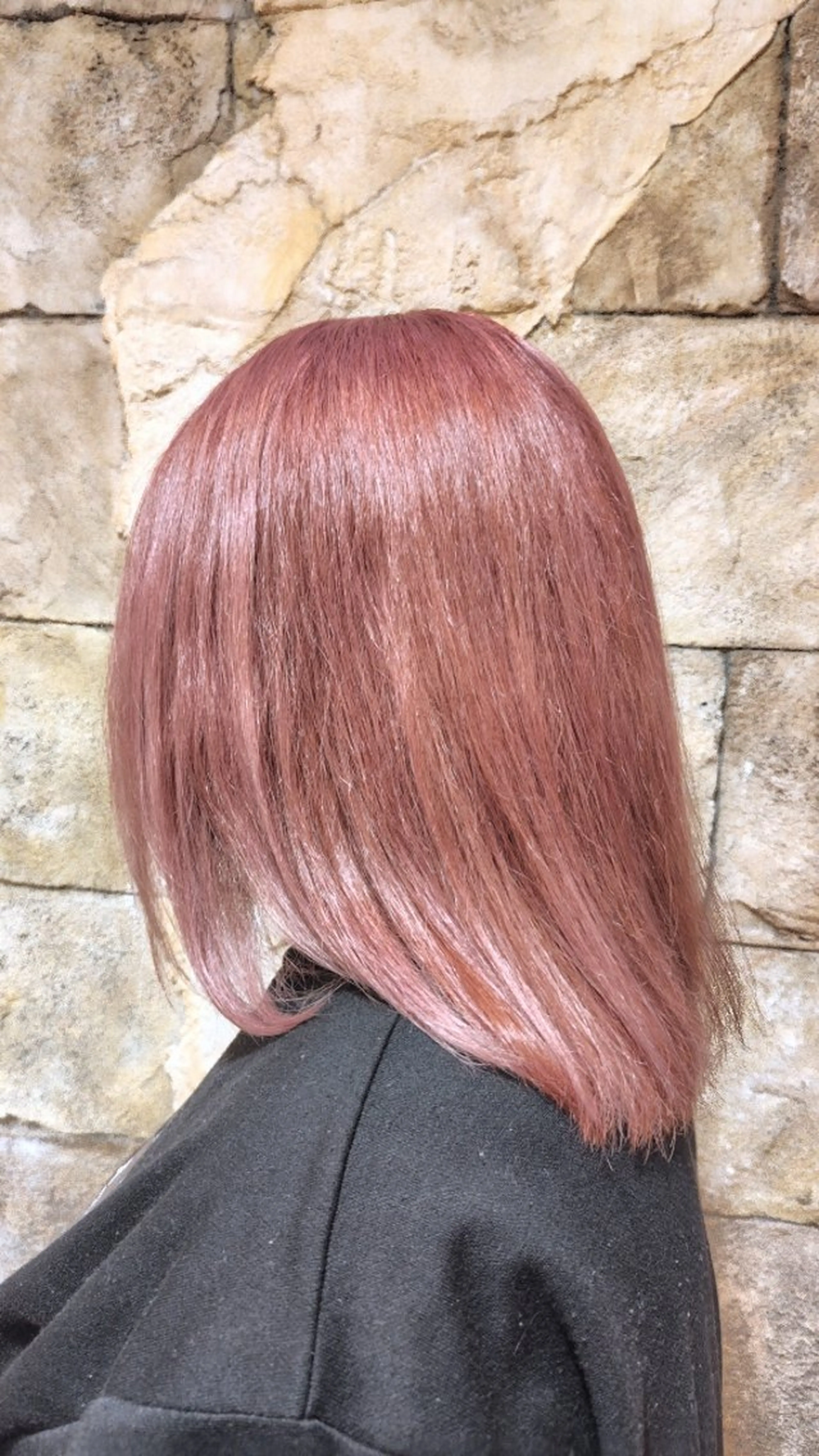 ミディアム カラー ブリーチ ピンクカラー 梅原 瑞雪のヘアスタイル