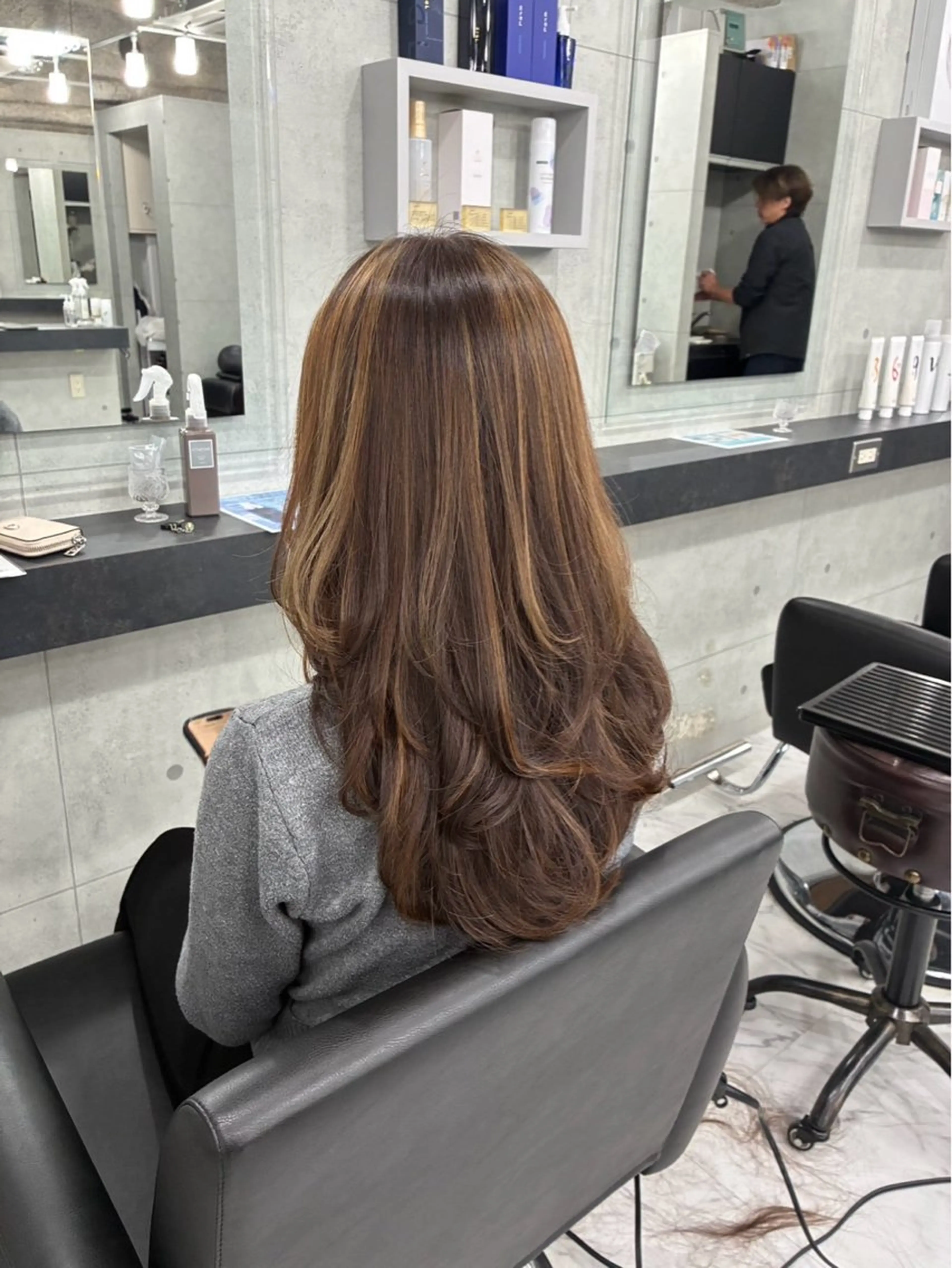 ロング カラー アッシュ ベージュカラー 透明感カラー ハイライトカラー ハイライト カット ヘアカラー Endearing 銀座/レイヤーカットのヘアスタイル