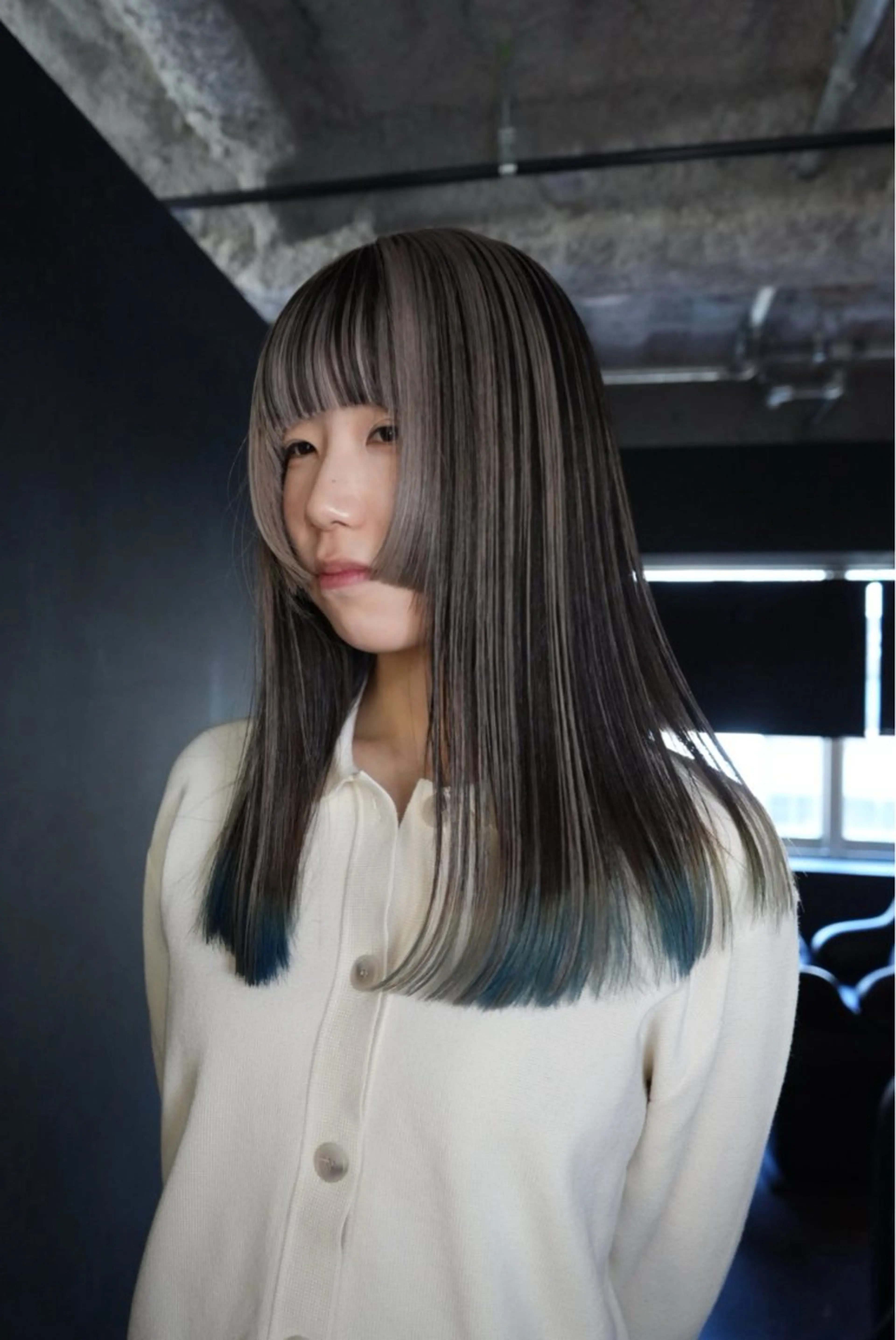 ミディアム カラー デザインカラー ハイライトカラー ハイライト レイヤーカット カット ヘアカラー トリートメント 新宿/ブリーチ /パーマ/戸羽のヘアスタイル