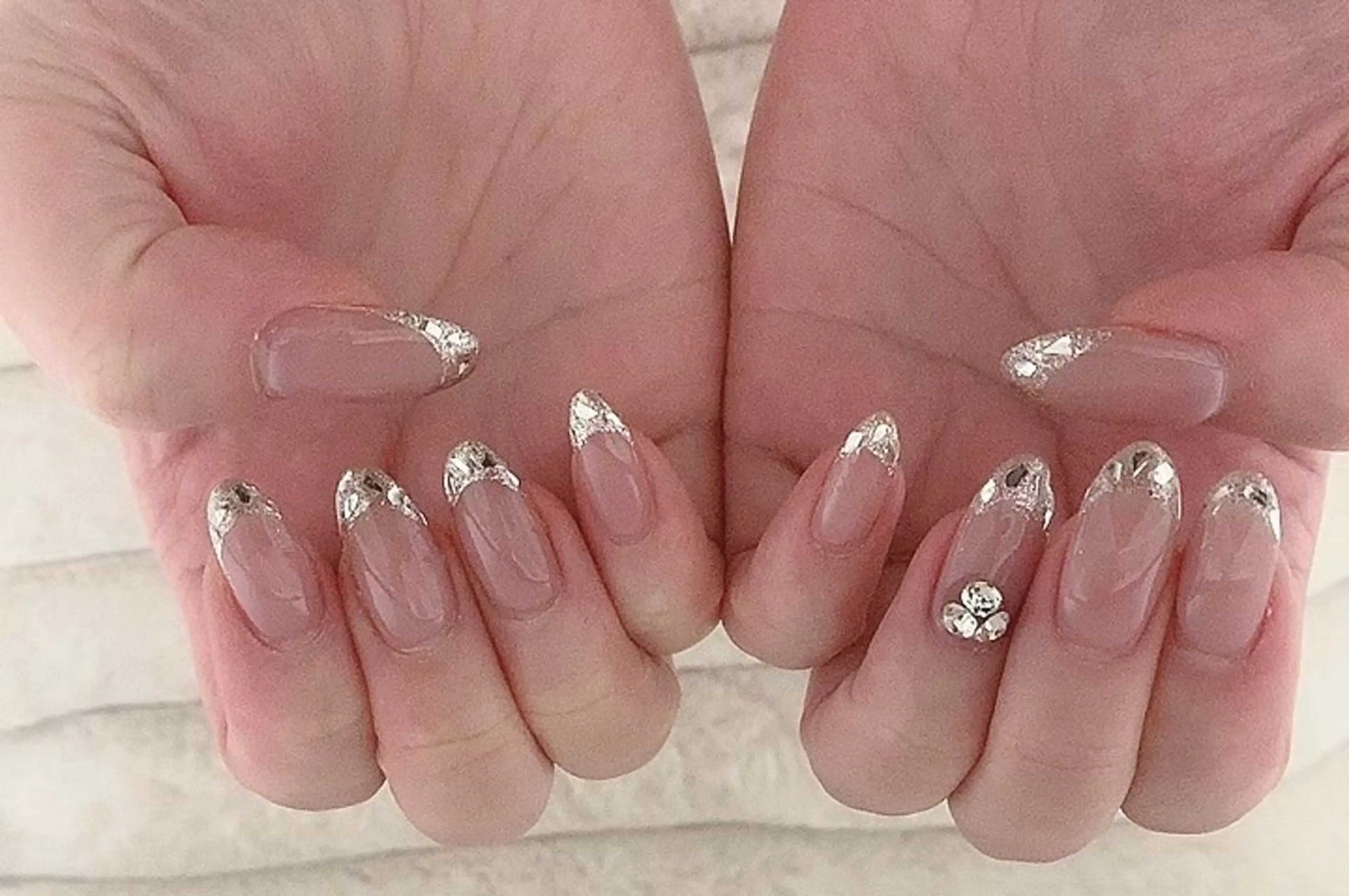 ネイル ストーンネイル ハンドネイル ネイルサロン Lentoのネイルデザイン